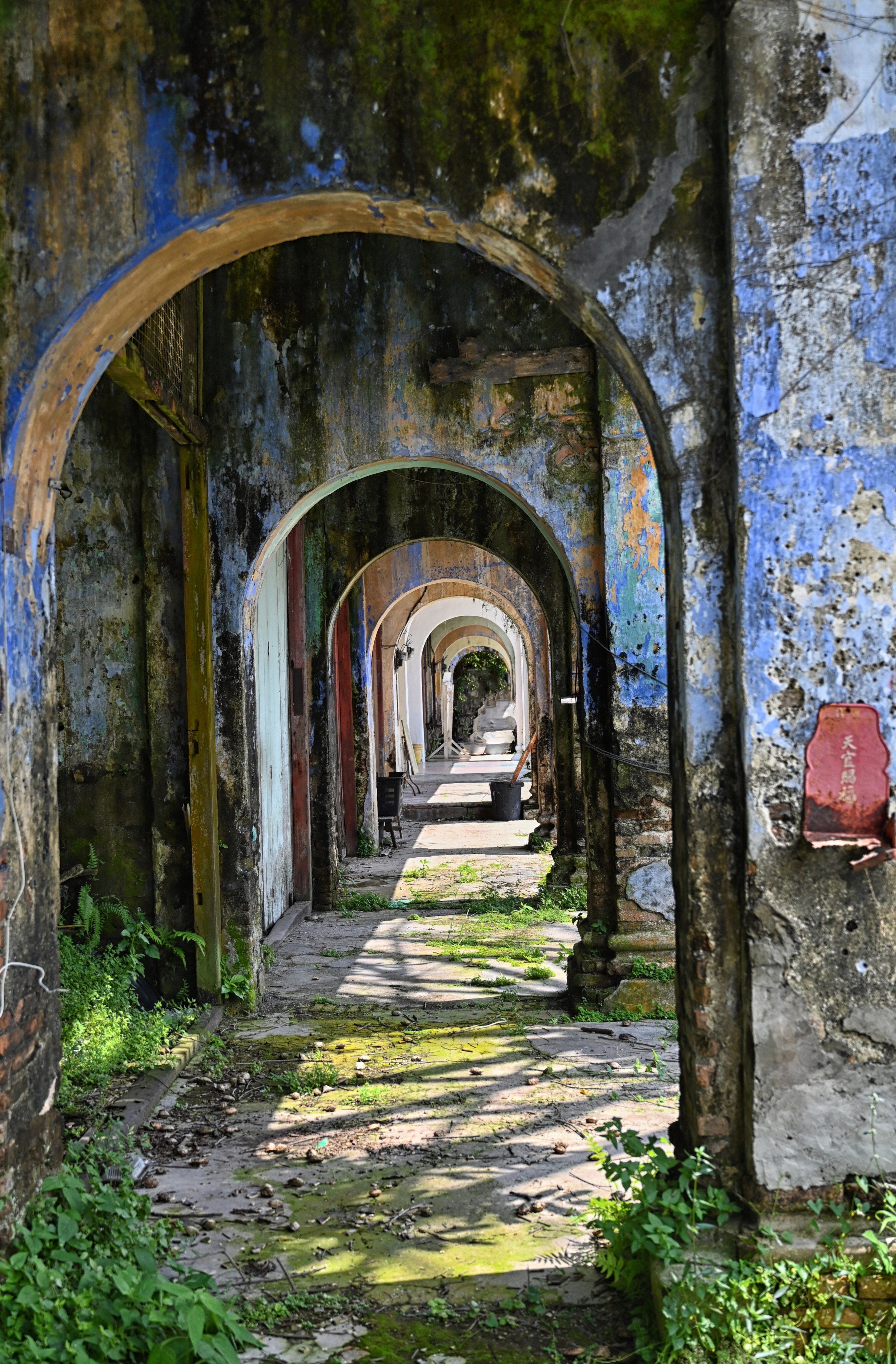 Building arches in Papan, Malaysia. Photo: Philippe Durant
