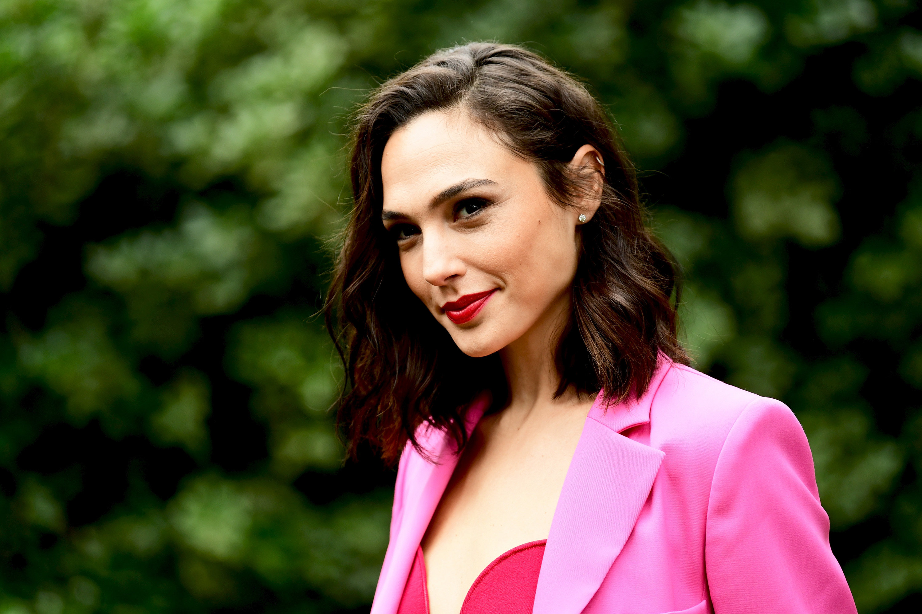 Wonder Woman Actress Gal Gadot Opens Up On Why She Doesn't Travel