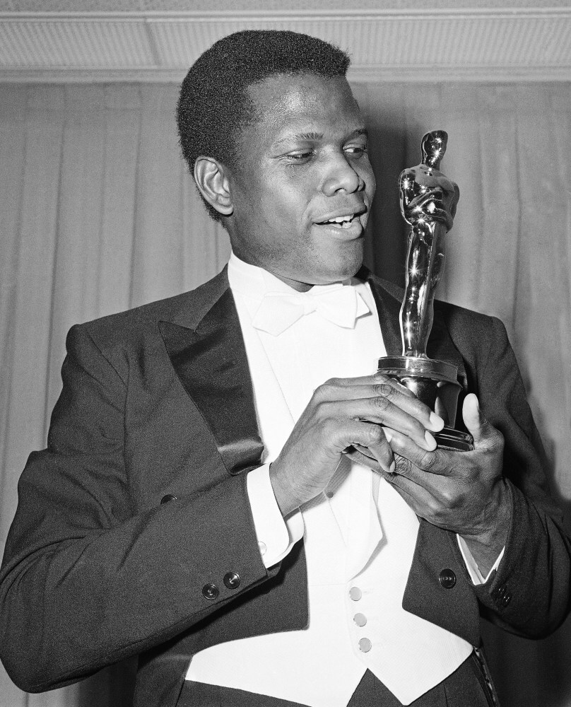 Actor Sidney Poitier poses with his Oscar for best actor for Lillies of the Field at the 36th Annual Academy Awards in California in April 1964. Photo: AP