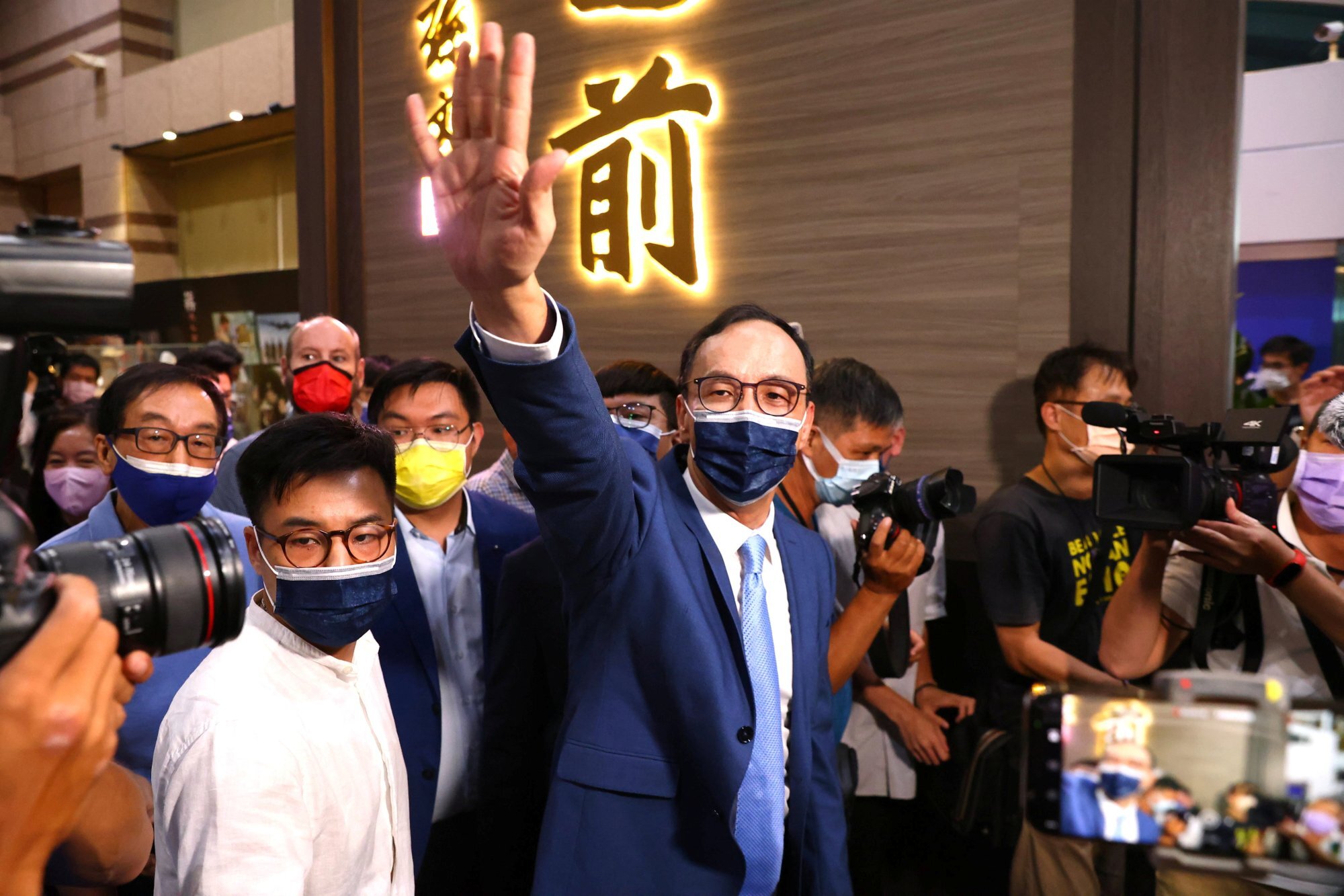 Eric Chu waves to supporters after winning the chairmanship of the Kuomintang. Photo: Reuters