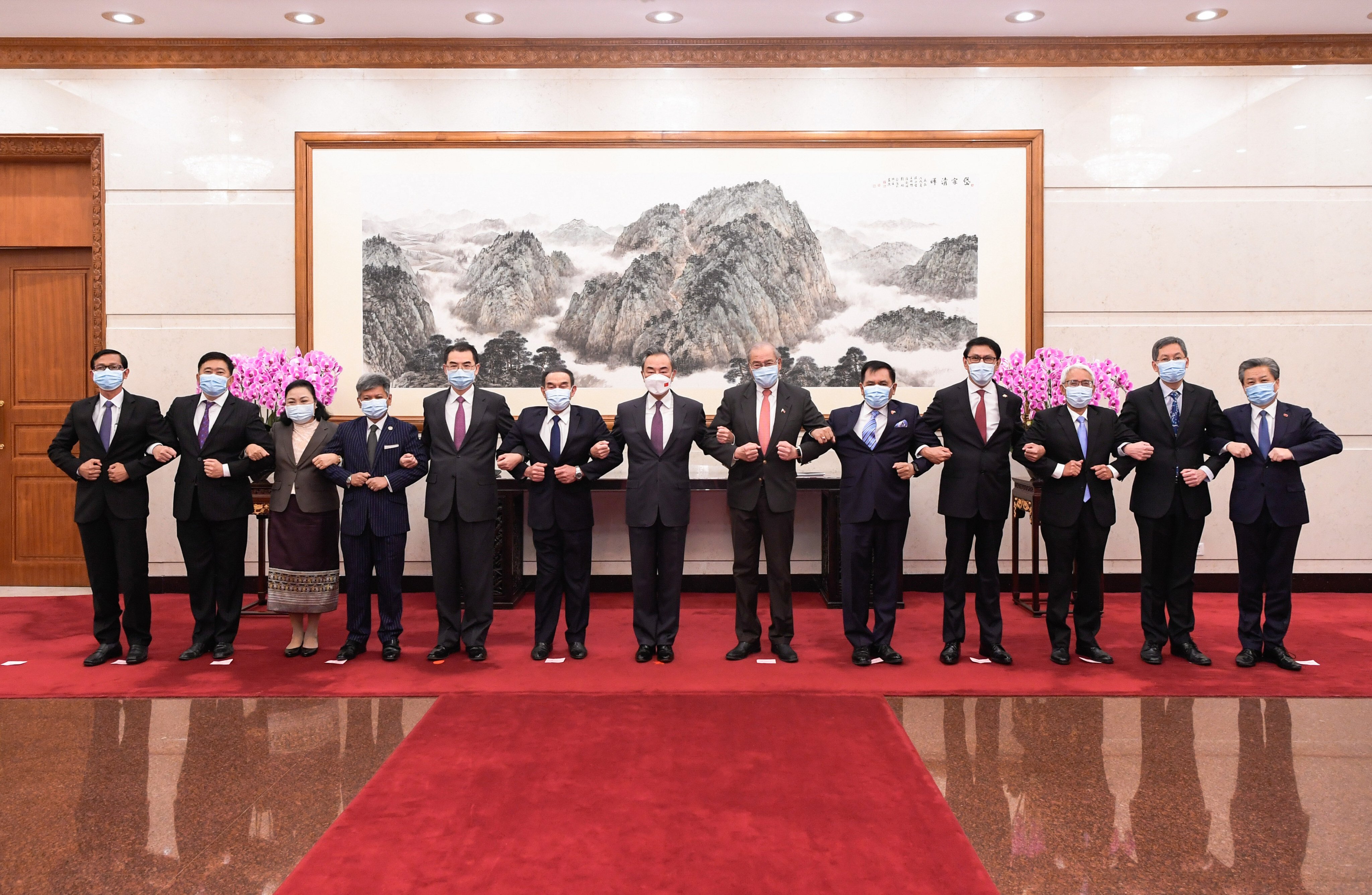 Chinese State Councilor and Foreign Minister Wang Yi (centre) meets with diplomatic envoys of the Asean states in Beijing on November 14, 2021. Photo: Xinhua