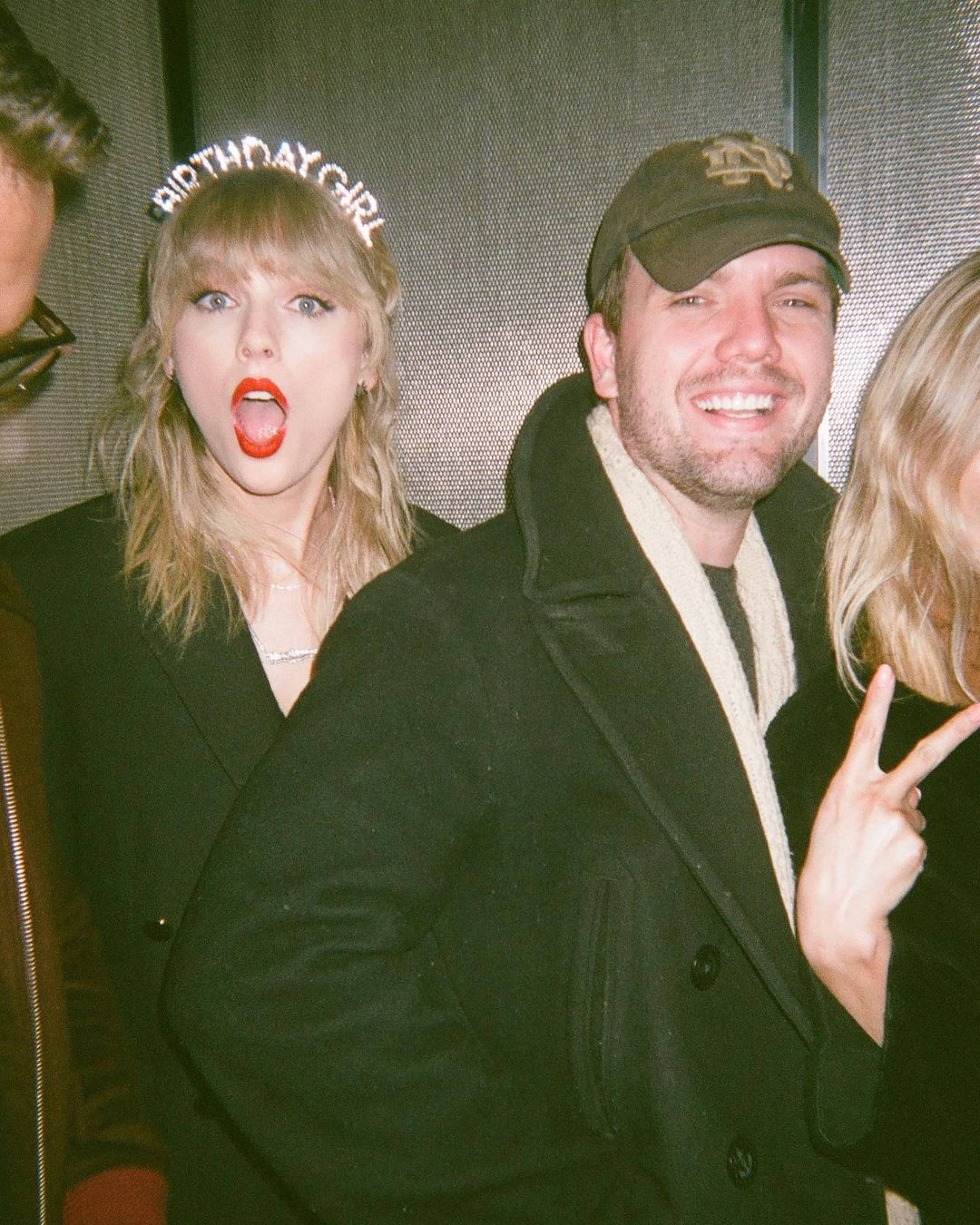 7 celebrities with siblings just as stunning as they are – from Taylor