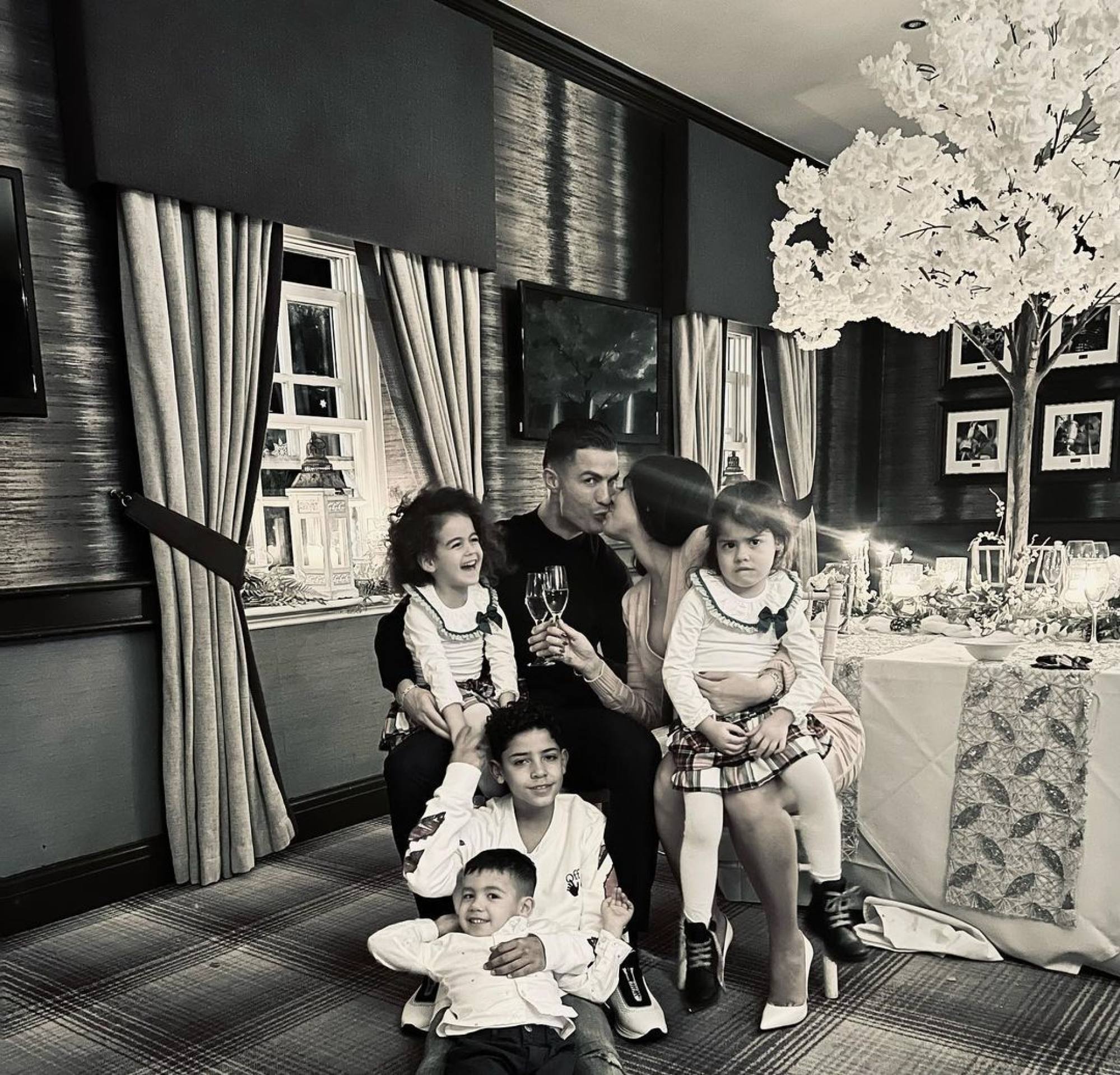 Cristiano Ronaldo with partner Georgina Rodriguez and their four kids. She is expecting twins in mid-2022. Photo: @georginagio/Instagram