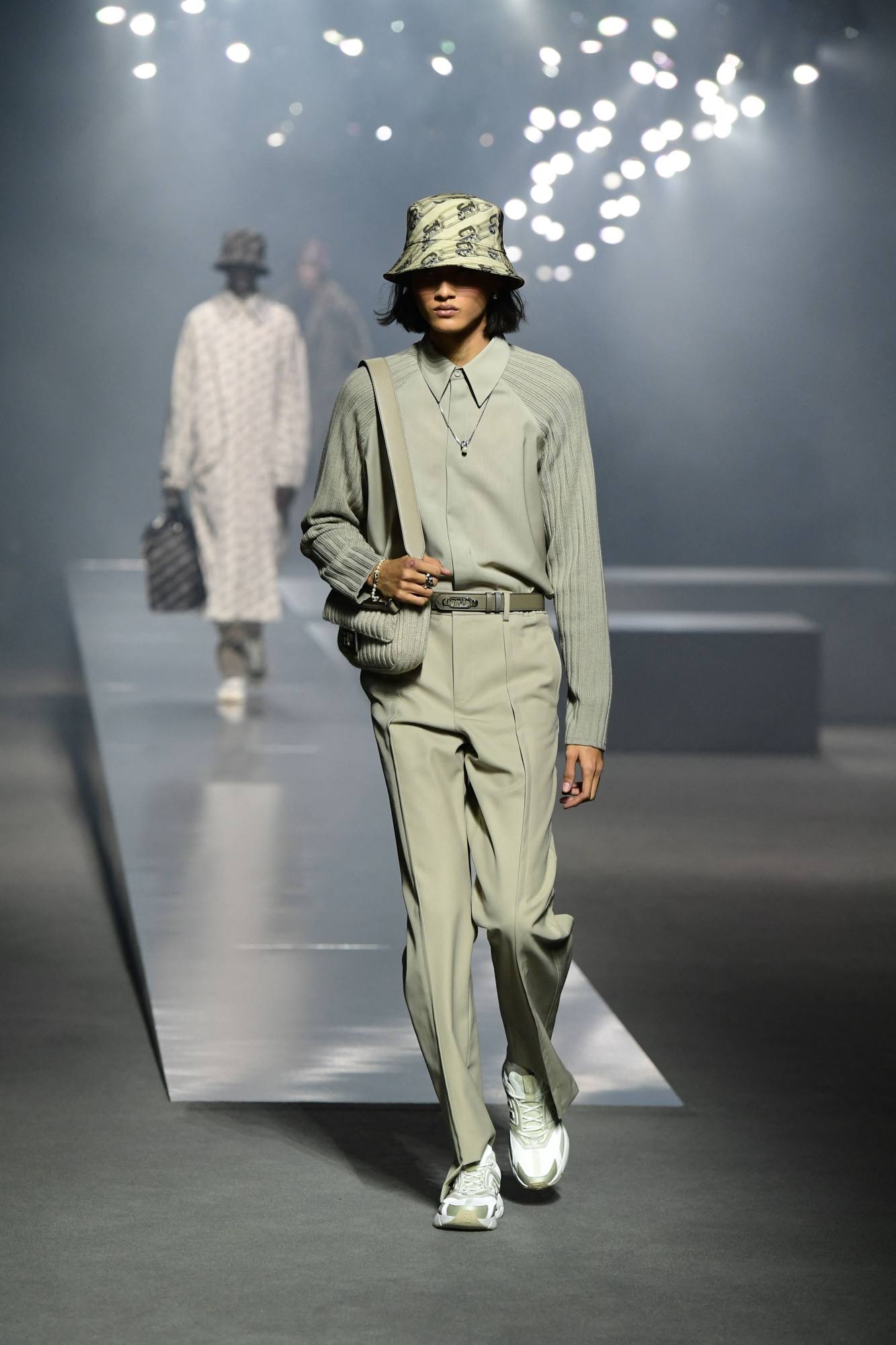 Louis Vuitton Fall 2022 Menswear: Virgil Abloh's Final Collection –  Footwear News