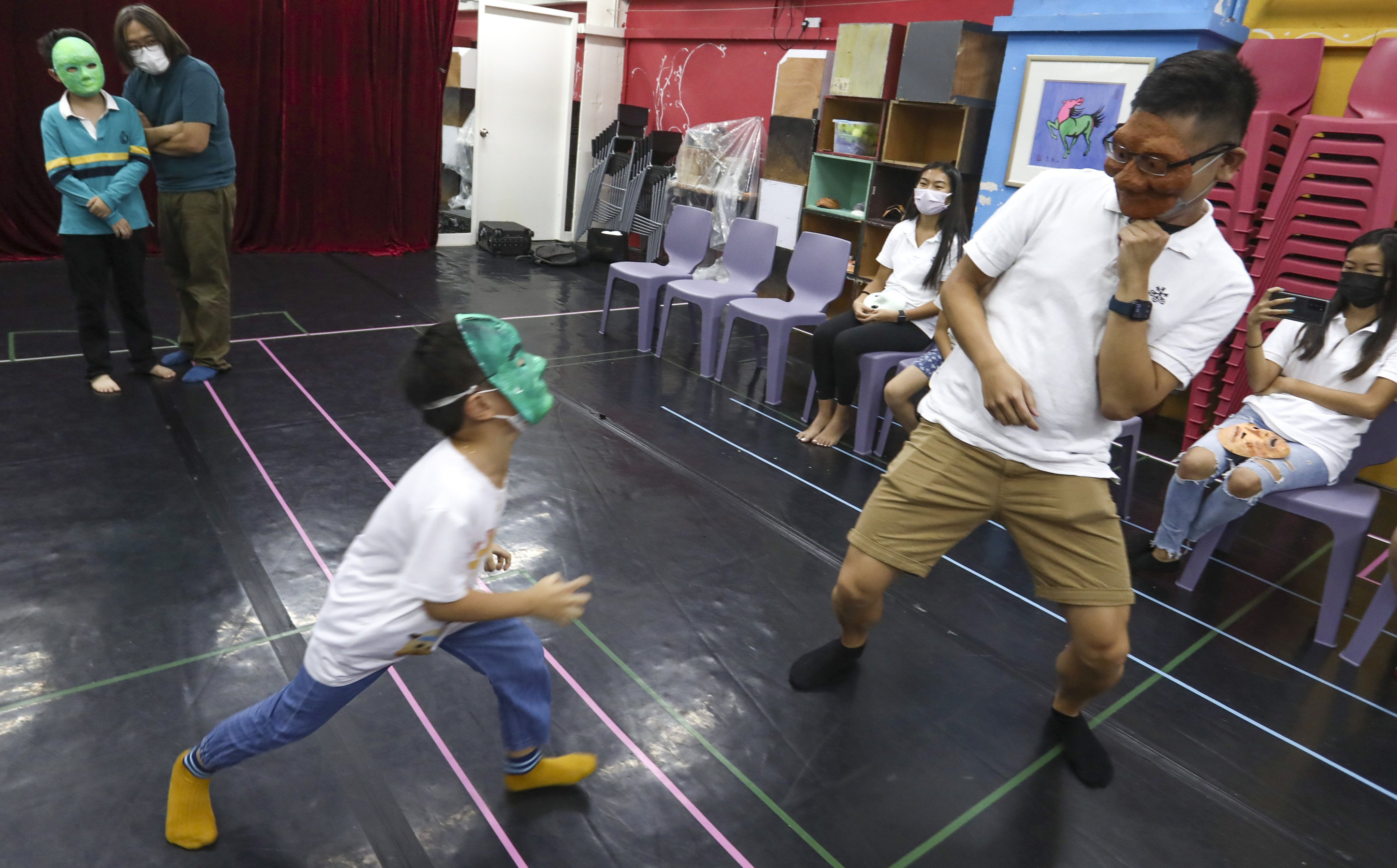 The Nonsensemakers theatre group held a mask-making workshop for children at Wing Chai Industrial Building in San Po Kong in November 2021. Photo: Jonathan Wong