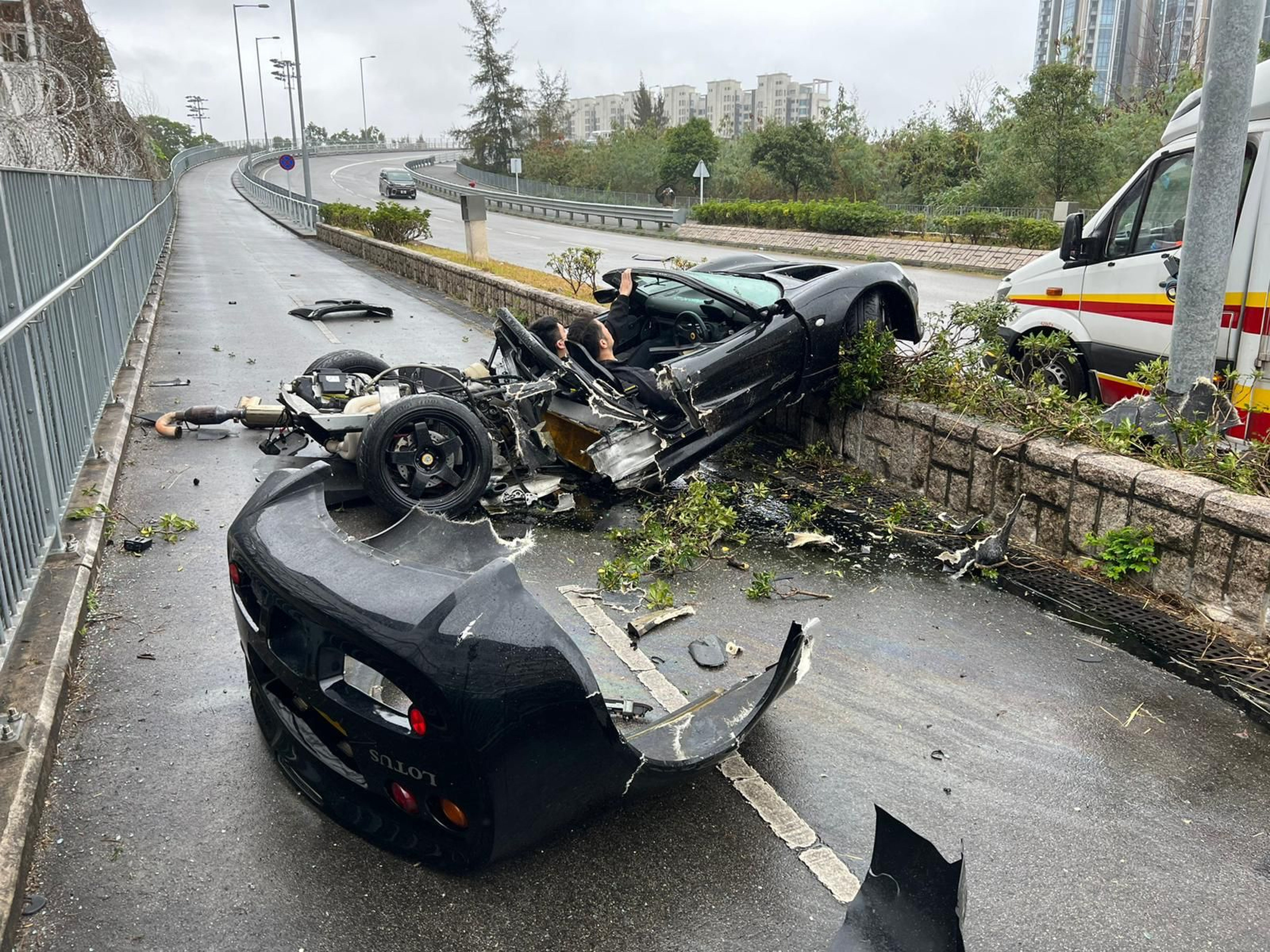 Hong Kong Driver And Passenger Narrowly Avoid Death As Airborne Black Lotus Exige Slams Into Lamp Post And Splits Nearly In Half South China Morning Post