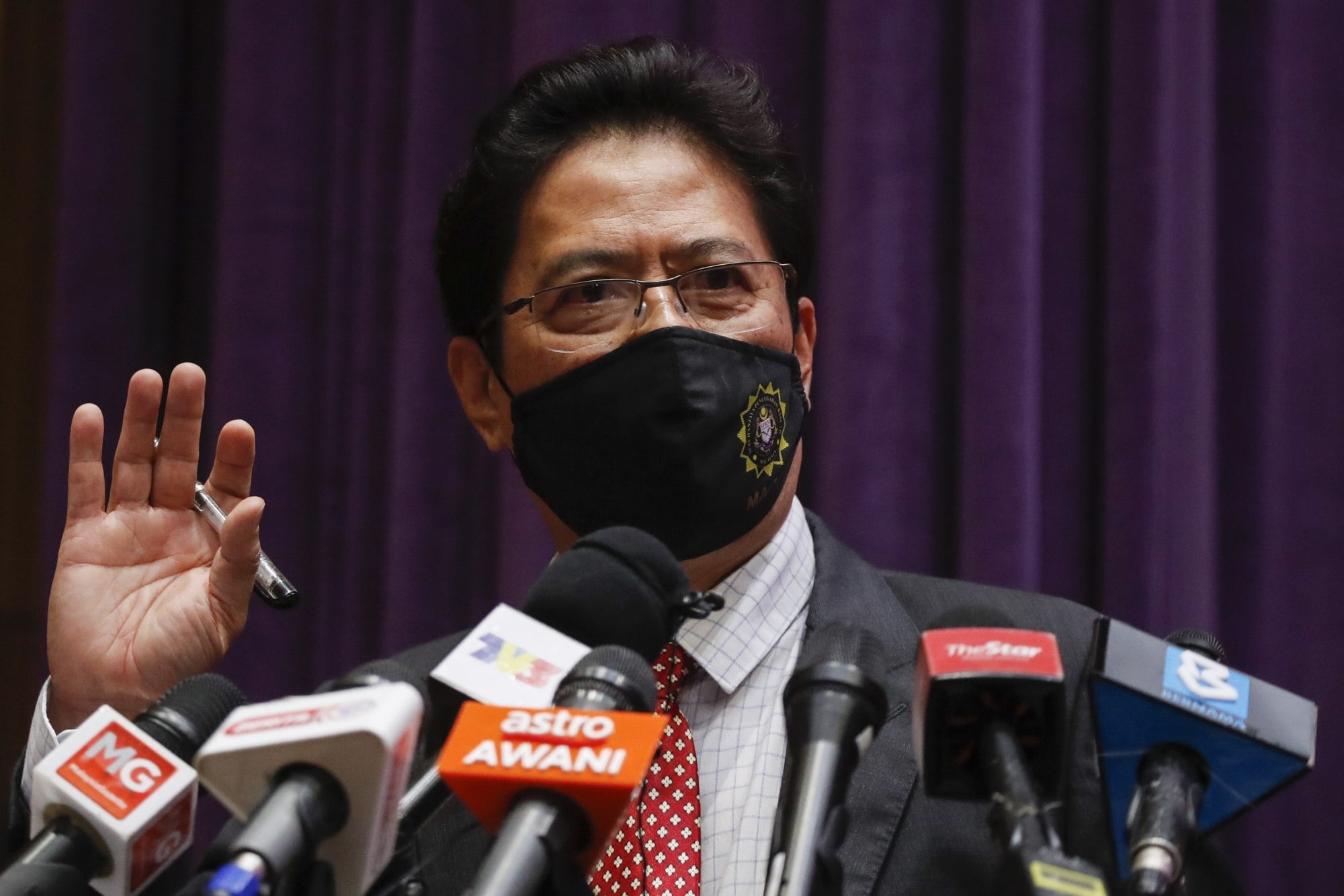 In Malaysia, hundreds march against under-fire anti-graft chief Azam ...