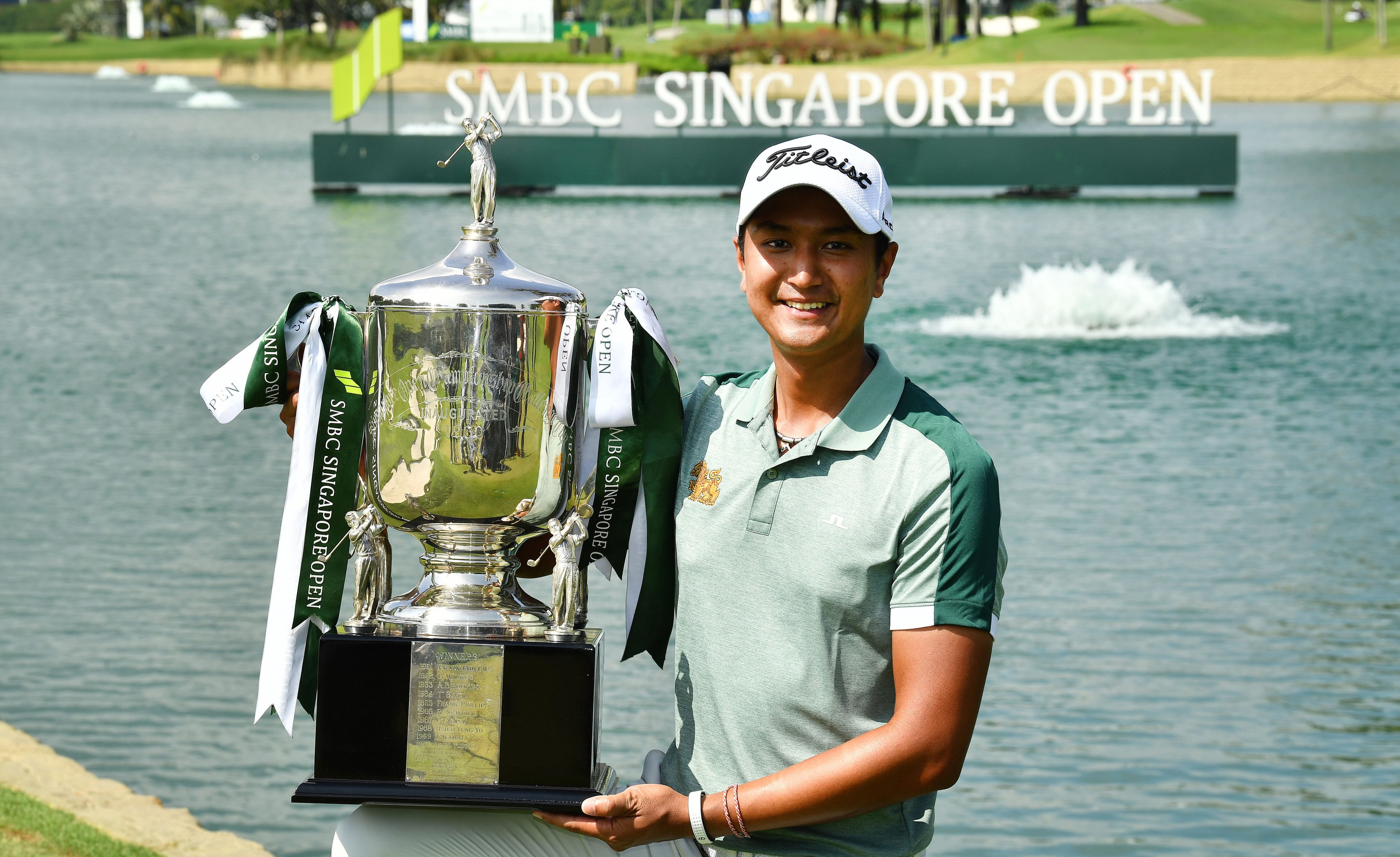 Sadom Kaewkanjana with the winner’s trophy at The SMBC Singapore Open. Photo: Asian Tour