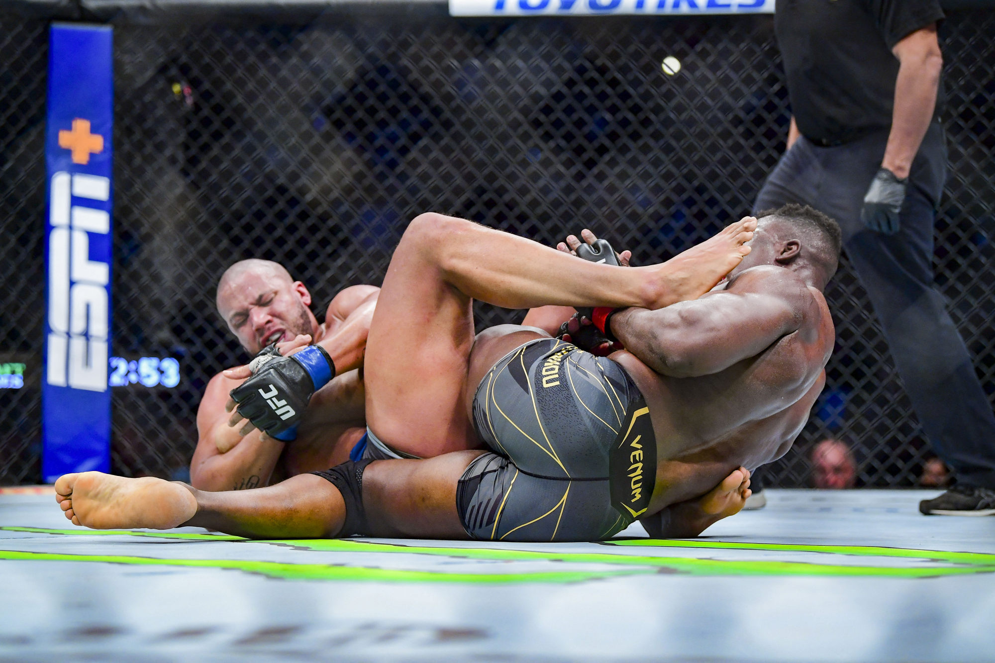 Юфс 270. Сирил Ган UFC. Francis Ngannou UFC. Франсис Нганну 2022. UFC 270 кард.