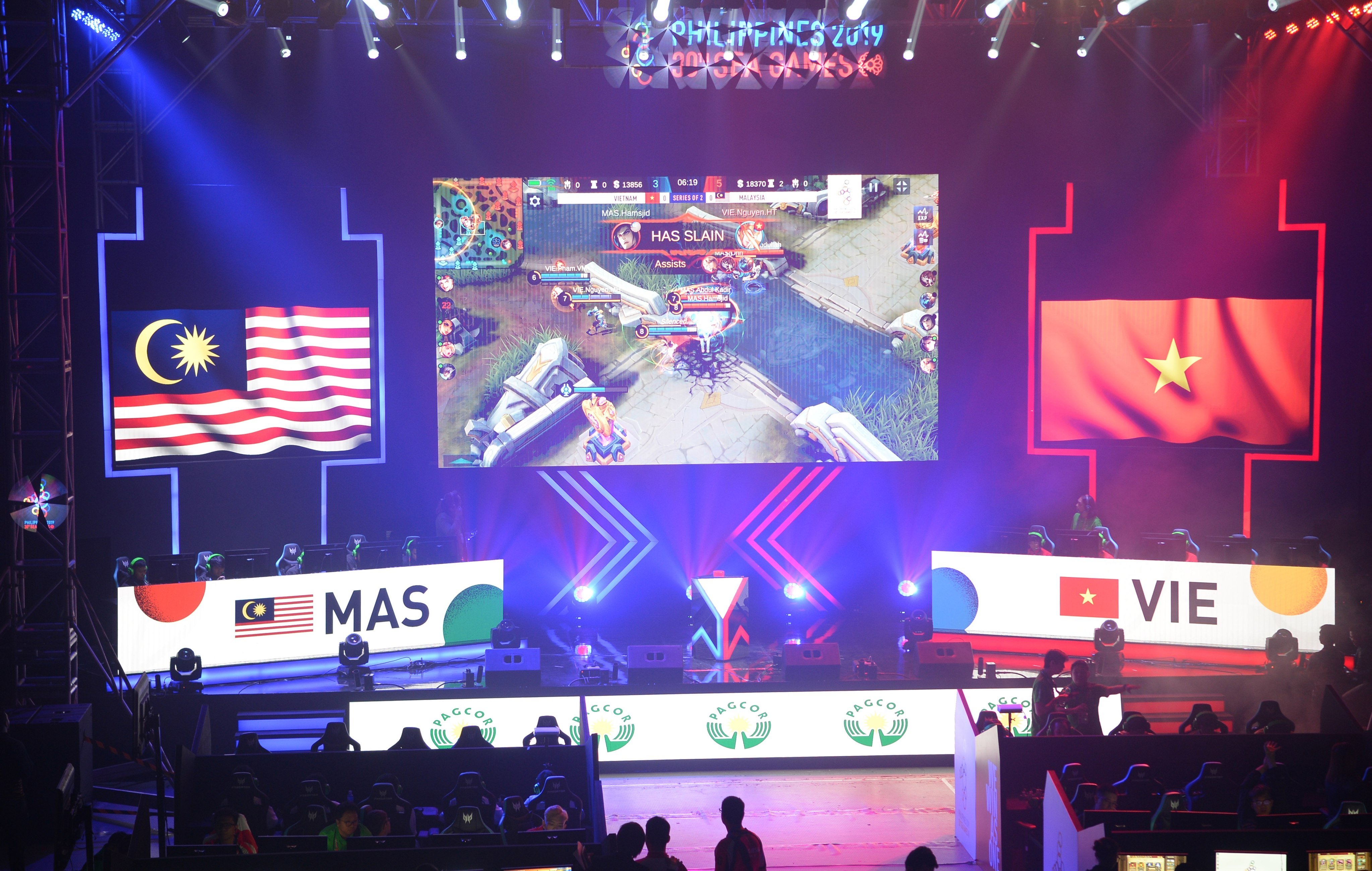 Gamers from Malaysia and Vietnam compete in the qualifying rounds of the esports event at the 2019 SEA Games in Manila. Photo: AFP