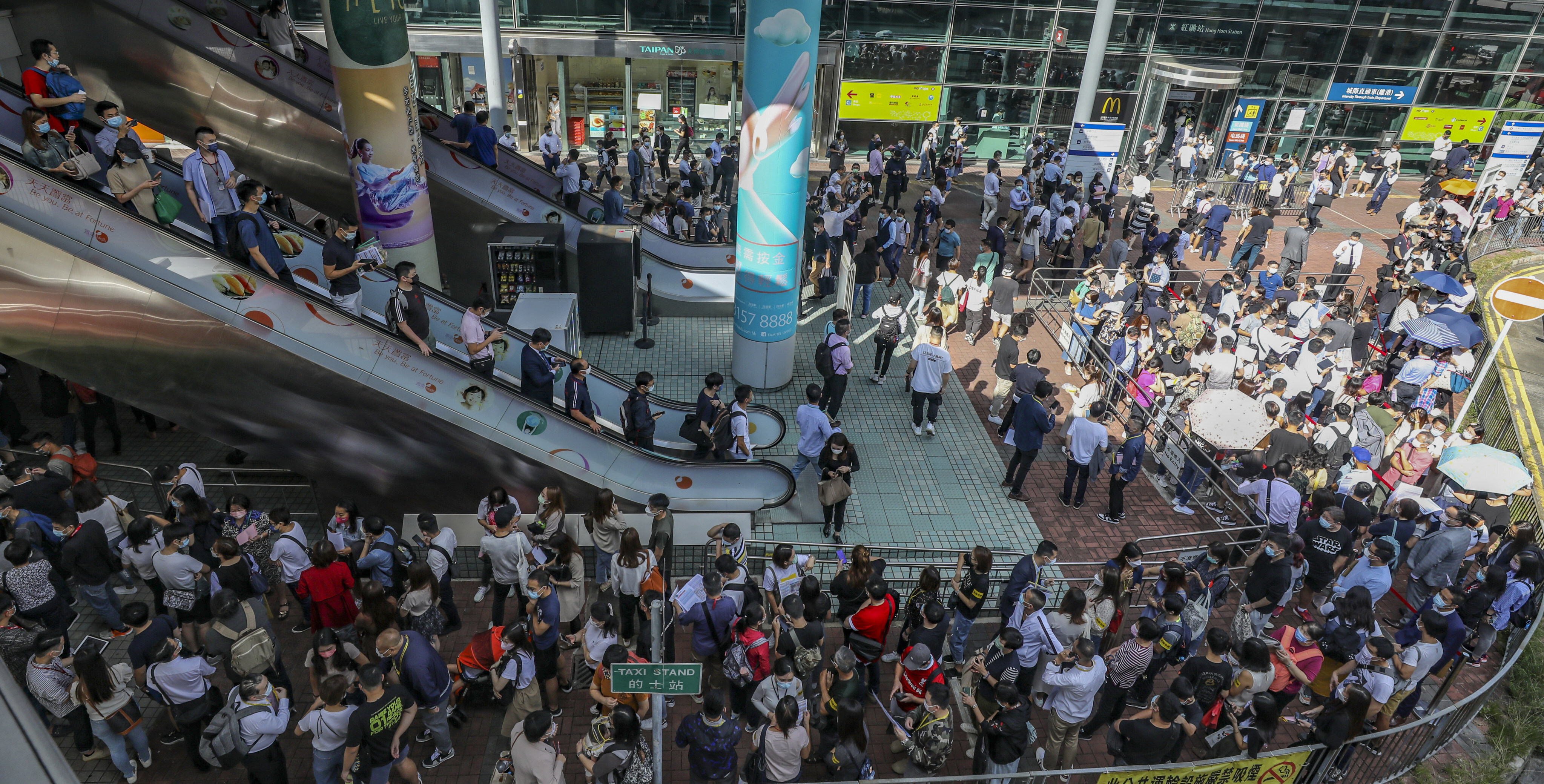 A sell-out crowd turned up for the #Lyos apartments in Hung Shui Kiu at CK Asset Holdings’ sales office in Hung Hom on 6 November 2021, where 36 buyers competed for every available unit. Photo: Xiaomei Chen