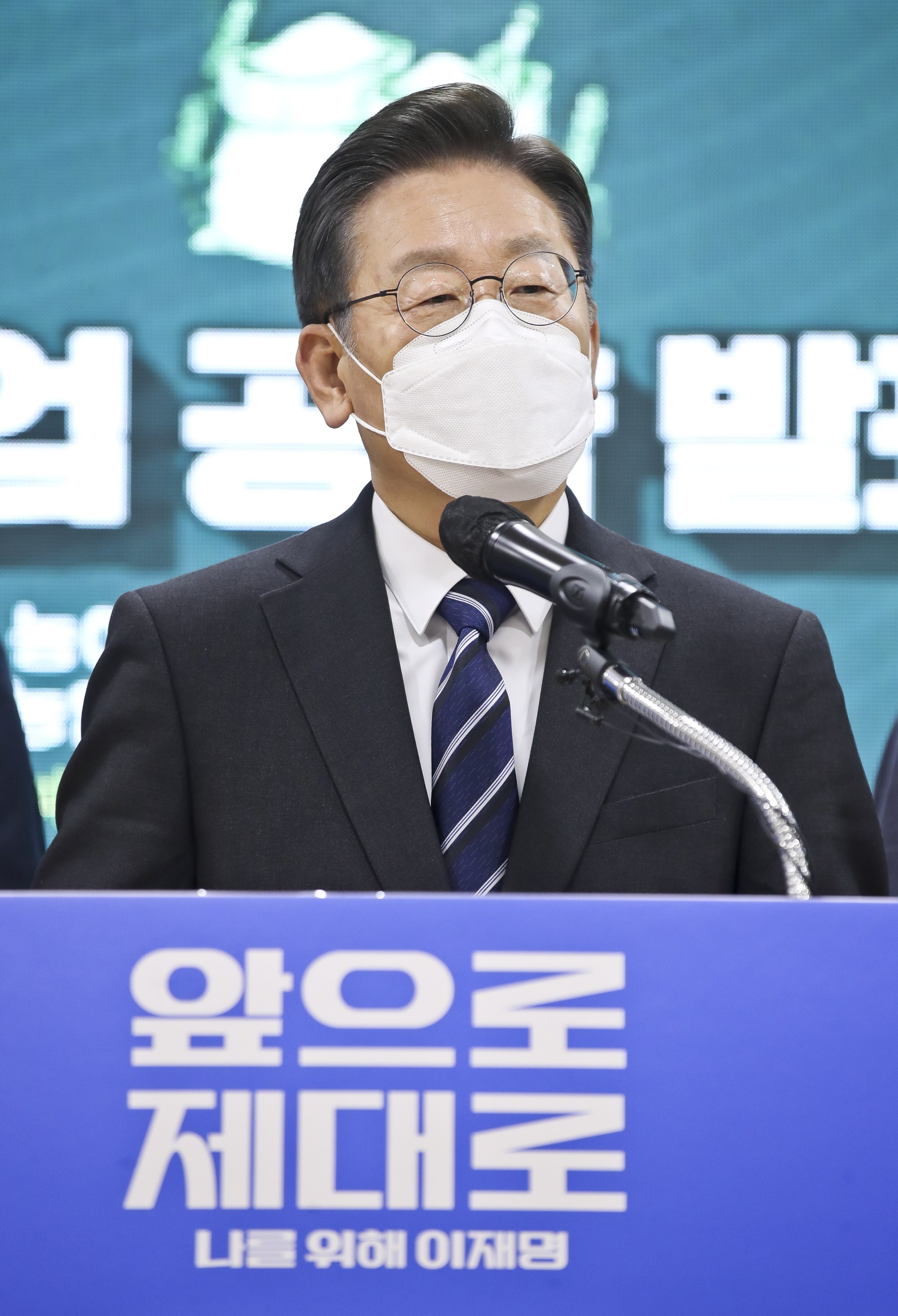 Lee Jae-myung, the presidential candidate of the ruling Democratic Party, speaking last month about his election pledges. Photo: EPA-EFE