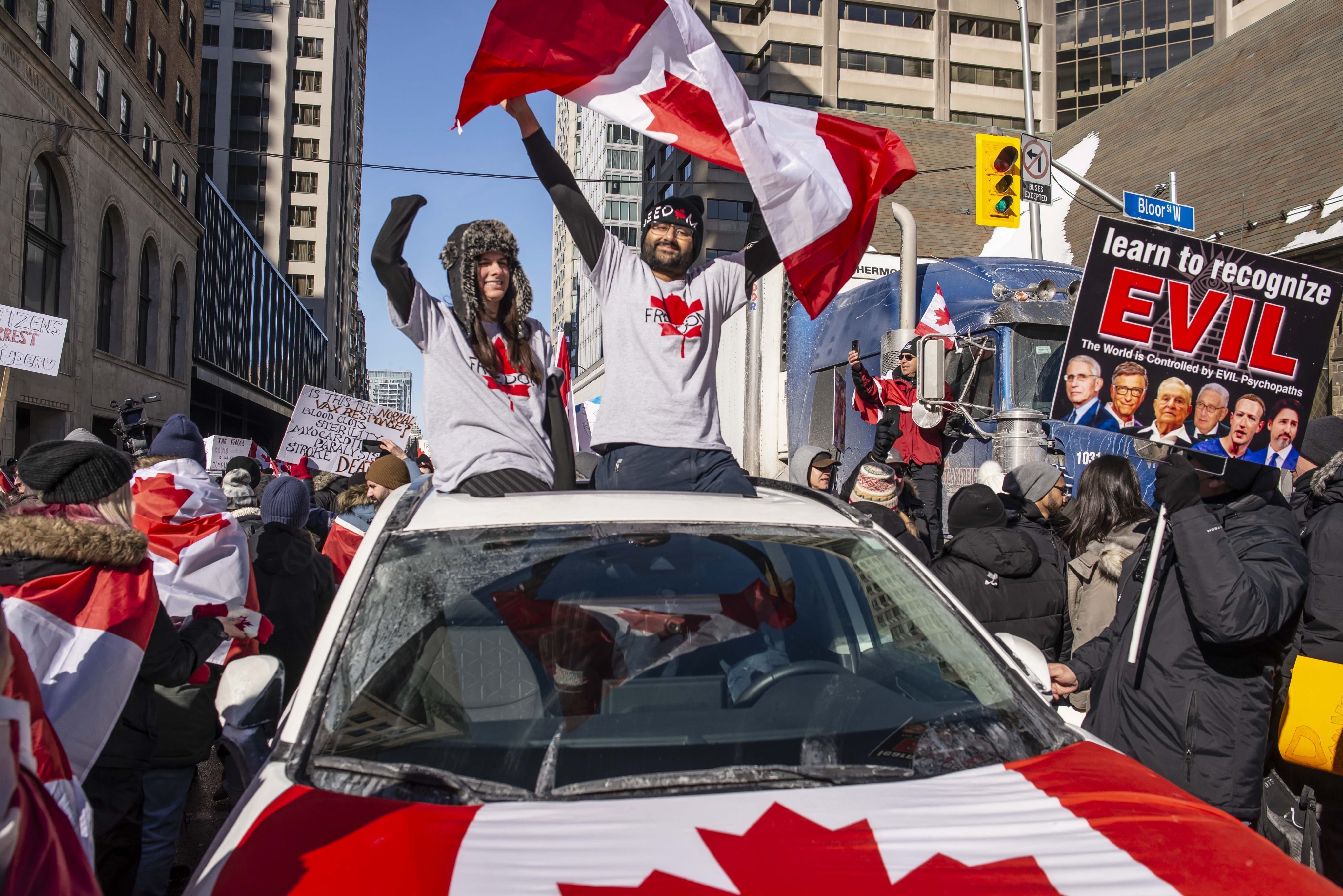 Protesters take part in an anti-vaccination rally in Toronto, Canada, Photo: dpa