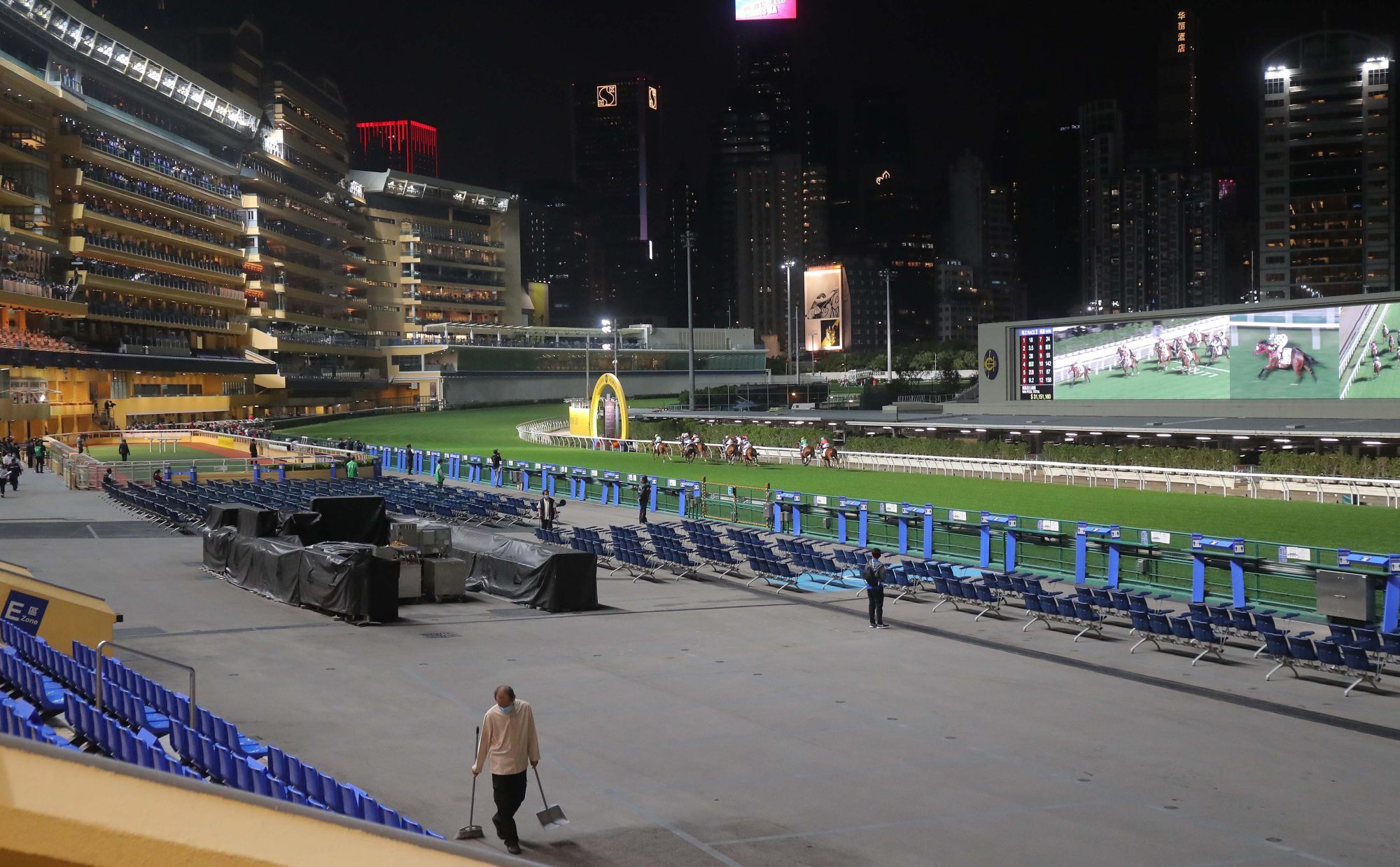 Happy Valley Racecourse has been closed to the public in the wake of the Omicron variant scare. Photo: Kenneth Chan.