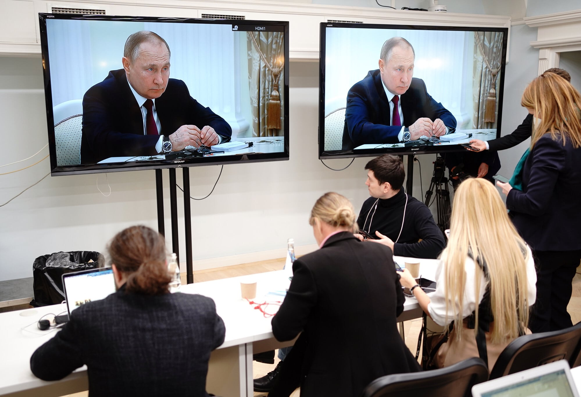 Ukraine Russia returns Some Troops To Base While Diplomatic Flurry 