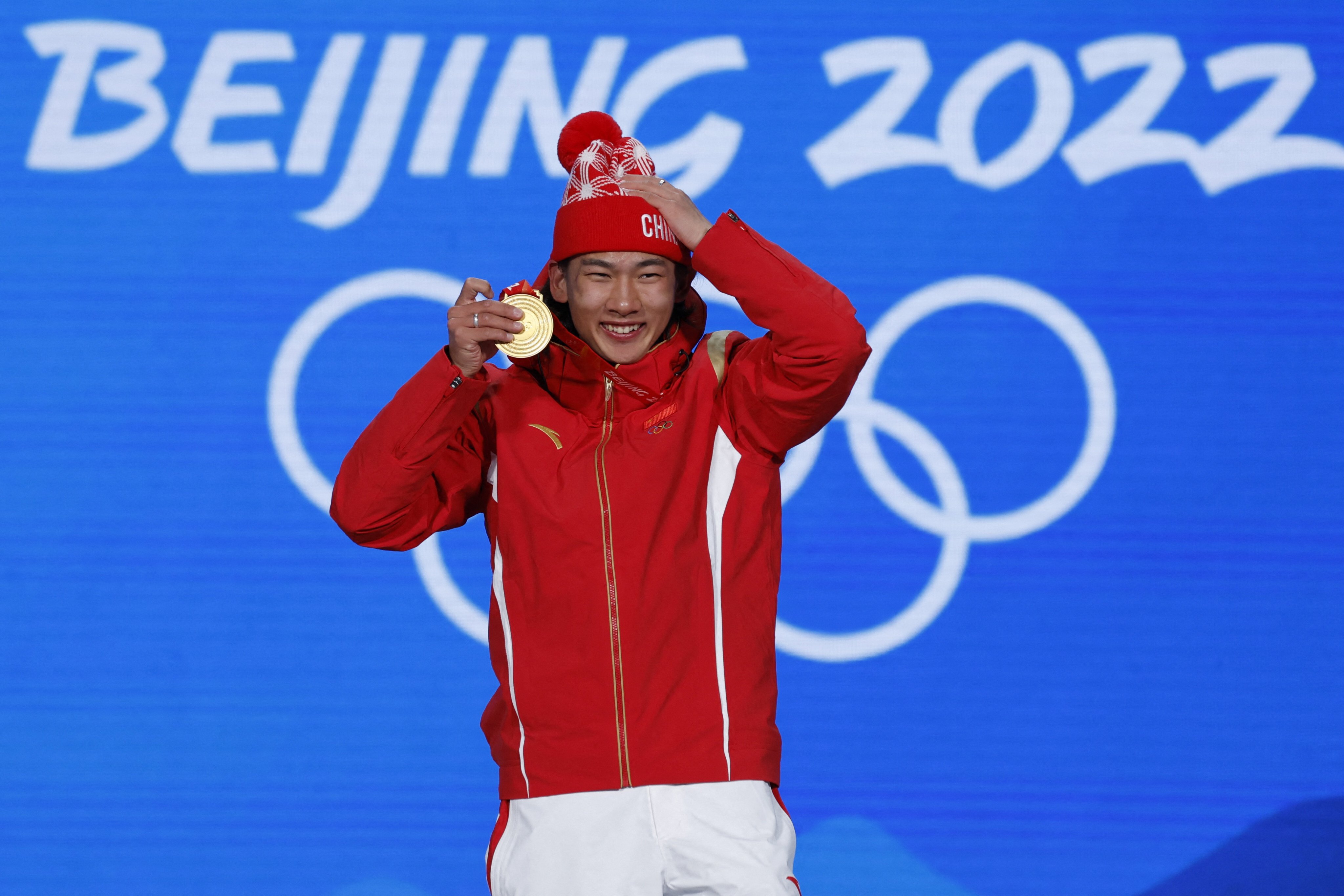 Gold medallist Su Yiming celebrates his winning the snowboard big air. Photo: Reuters