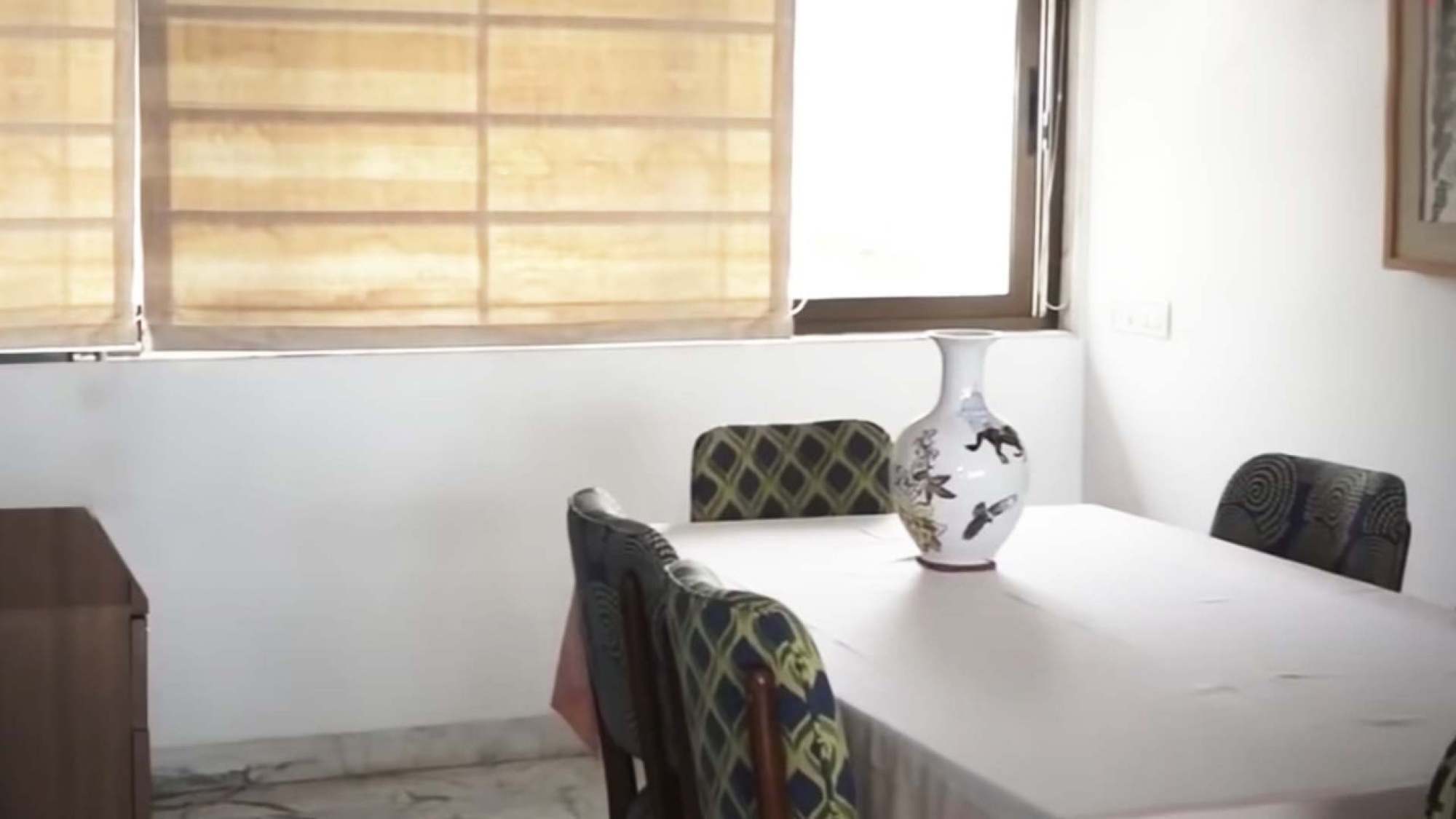 The dining room inside Shah Rukh Khan’s first flat. Photo: Simi Garewal/YouTube