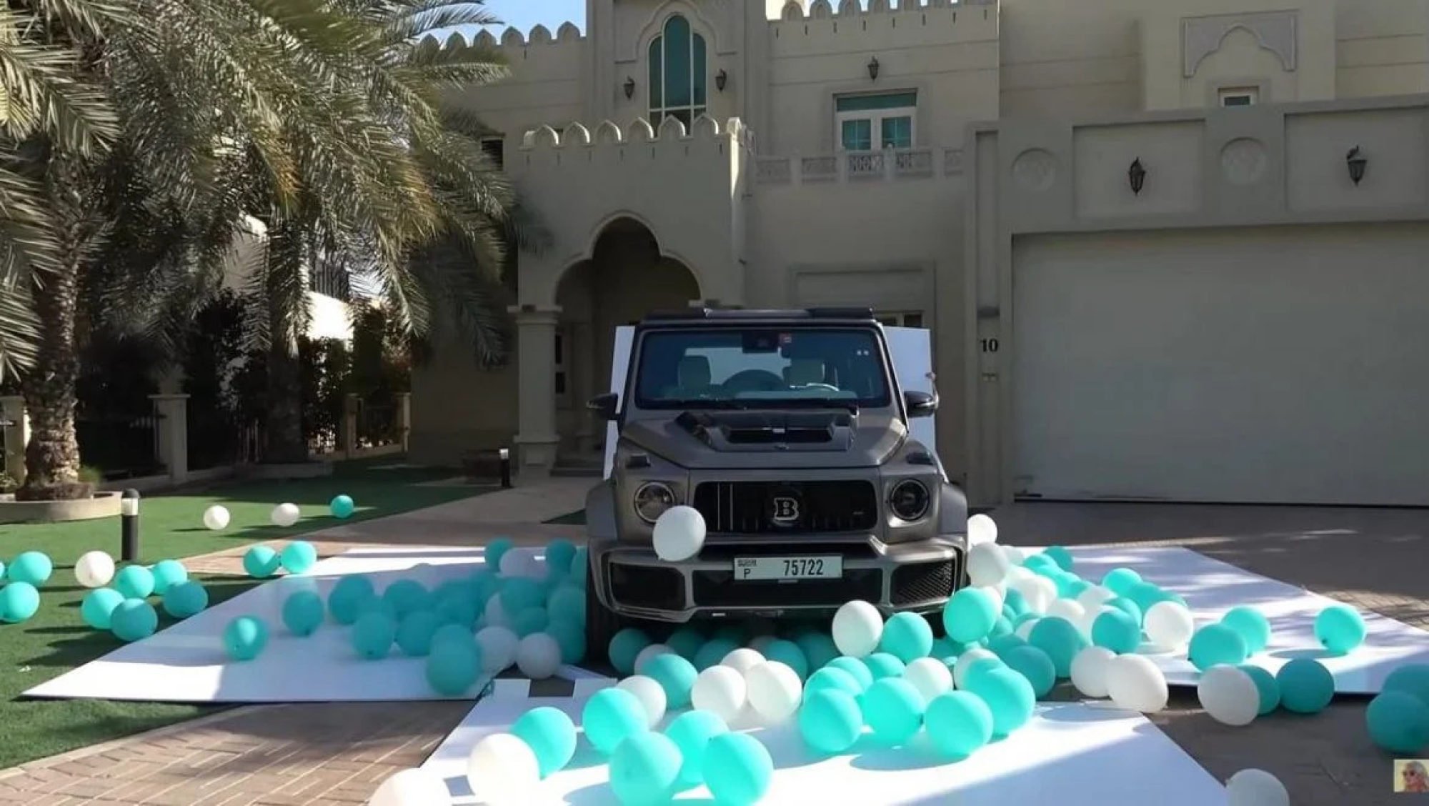 Tiffany & Wheels: Supercar Blondie's Tiffany Edition Mercedes-Benz Brabus G-Wagon  custom car is a world first, boasts a Tiffany blue interior – and got  delivered to Dubai in a giant blue box