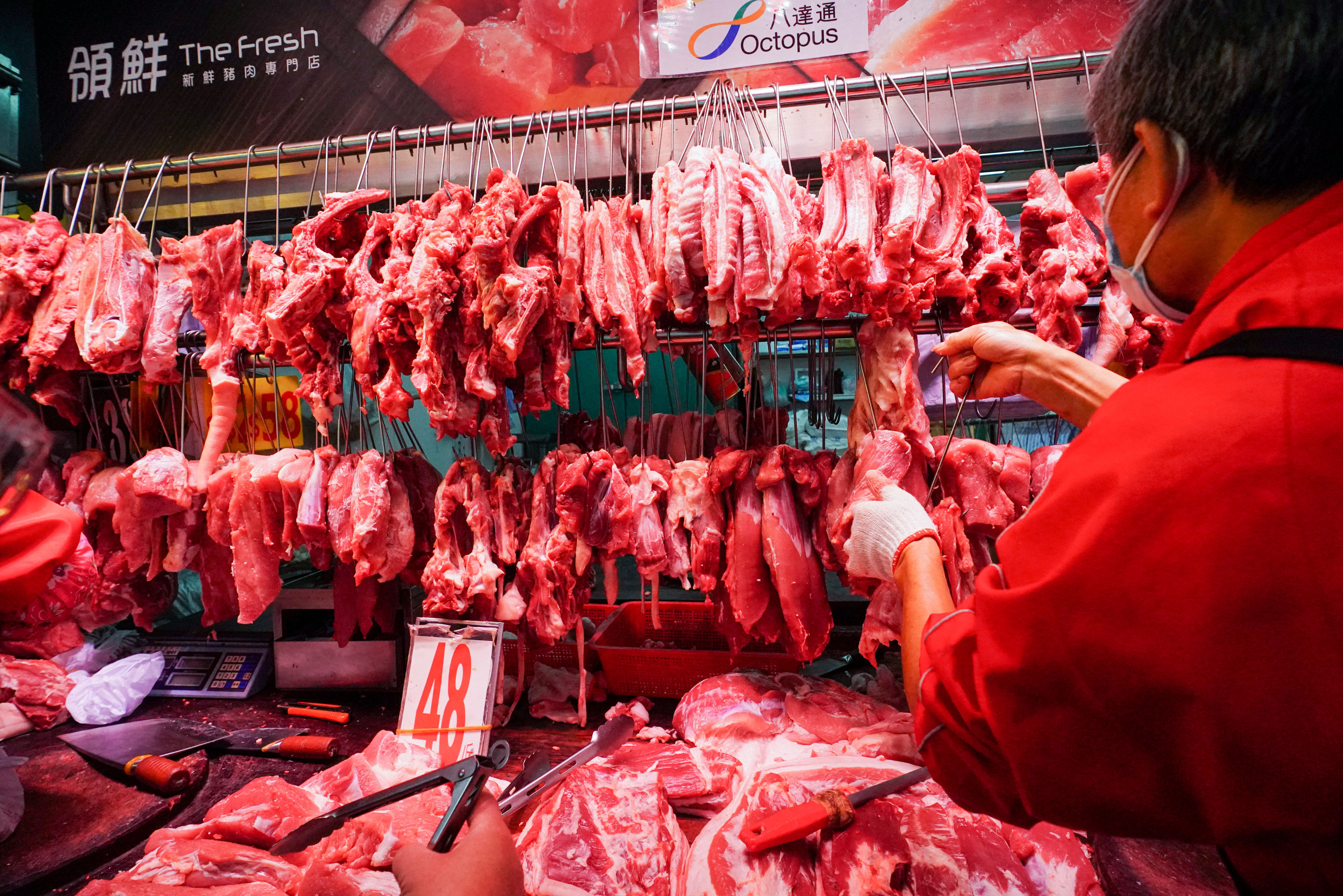 A butcher at the Tai Wai market. Vendors say they have to shut for business temporarily in light of the slaughterhouse closures. Photo: Felix Wong