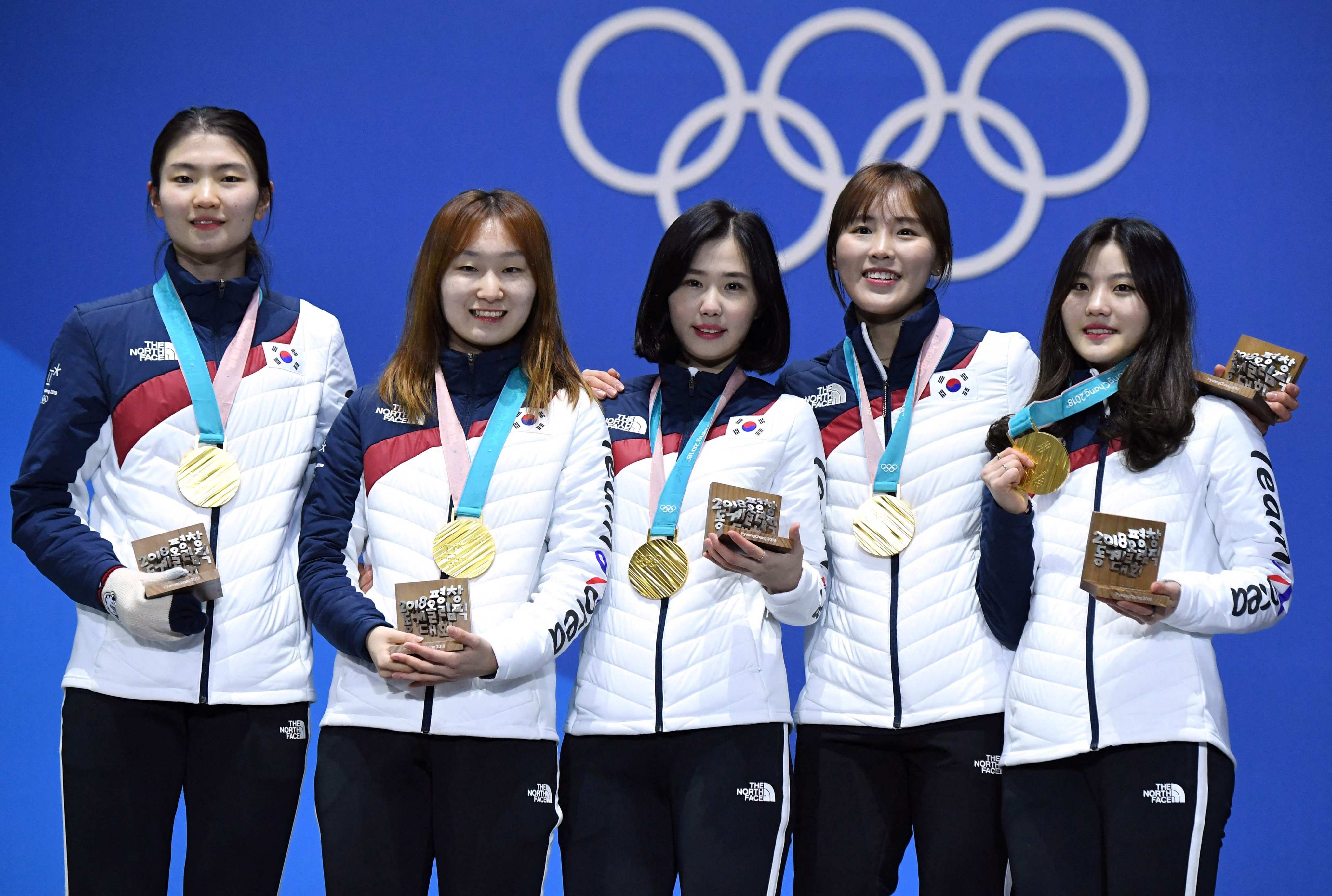 South Korean short-track speed skater Shim Suk-hee (left) and teammates Choi Min-jeong, Kim Ye-jin, Kim A-lang and Lee Yu-bin pose during the medal ceremony at the 2018 Pyeongchang Winter Olympics. Photo: AFP

