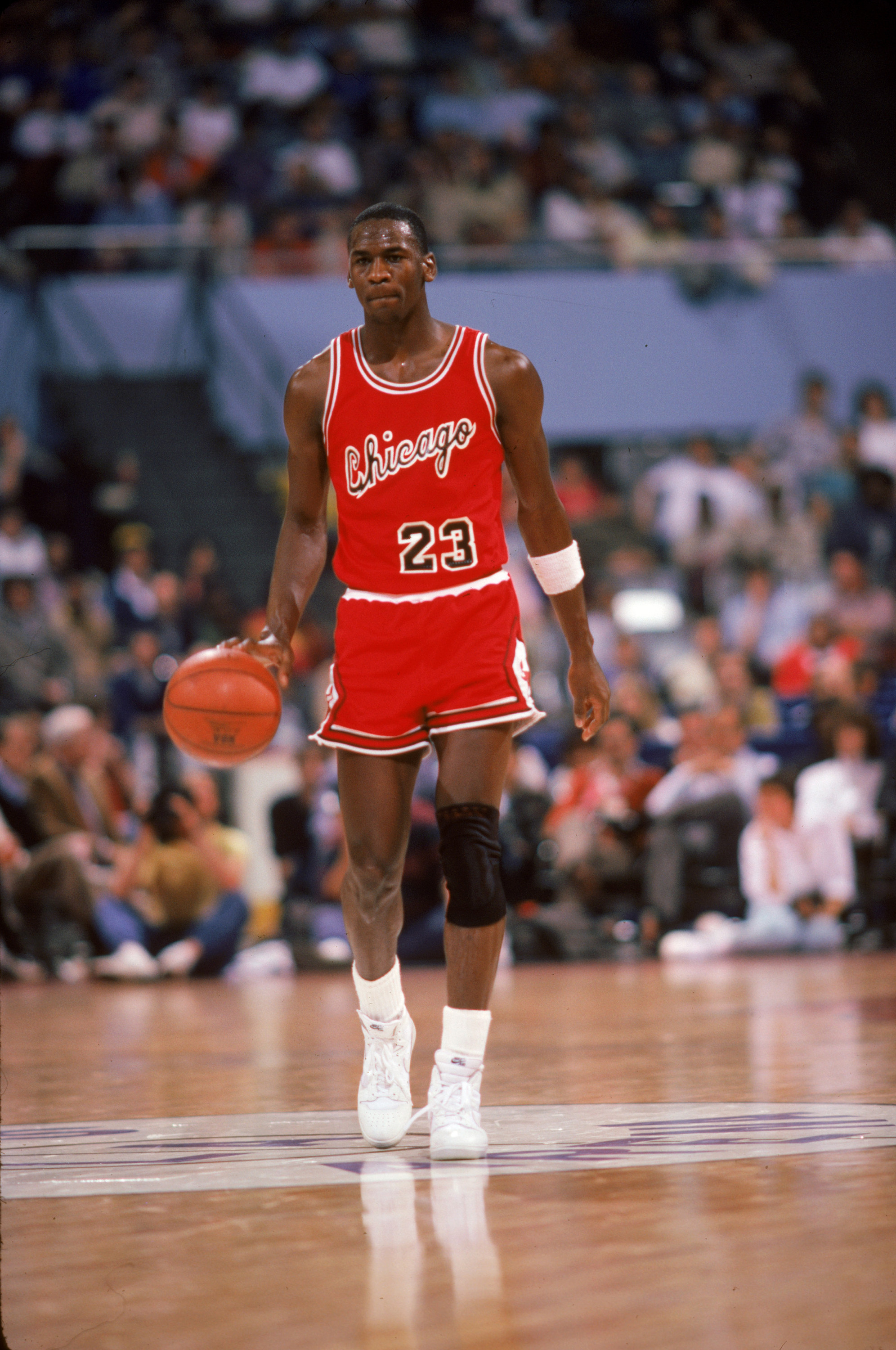 Michael Jordan of the Chicago Bulls brings the ball upcourt against the Los Angeles Clippers during a 1984-85 season game at the Sports Arena in Los Angeles. Photo: Getty Images