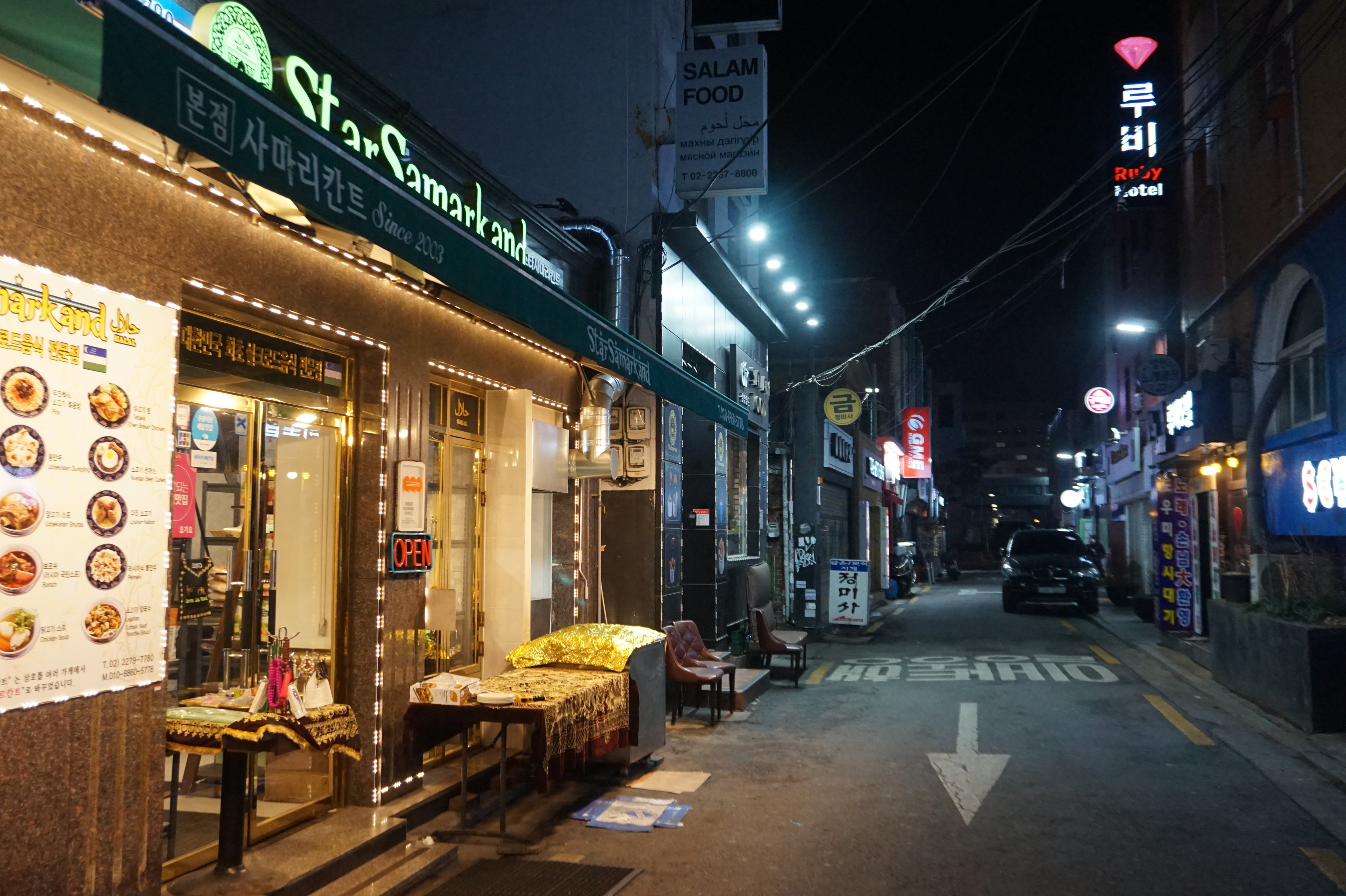 Russian Street in Seoul at night. Photo: David Lee