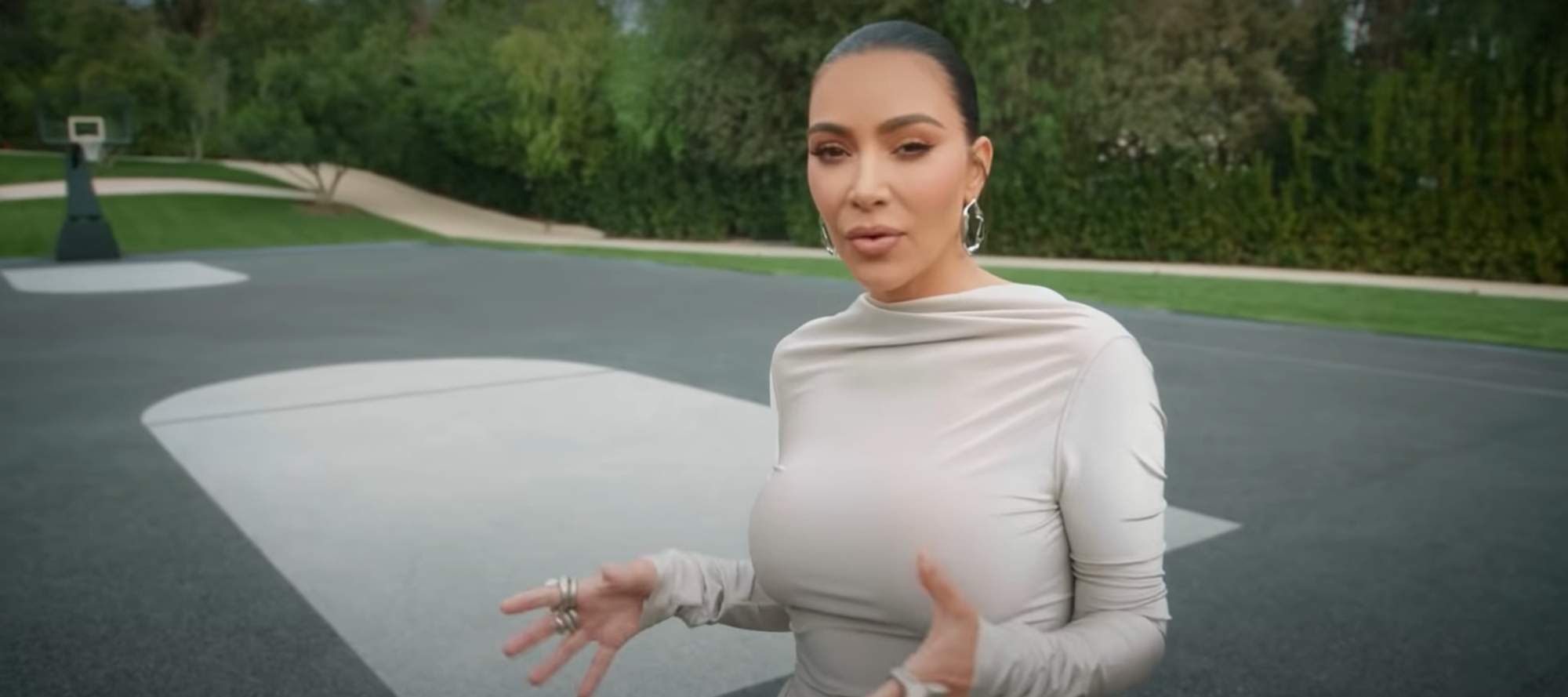 Not only do Kim Kardashian’s cars match the minimalist grey tone of her house, she colour-coordinates her basketball court to match the mansion as well. Photo: YouTube