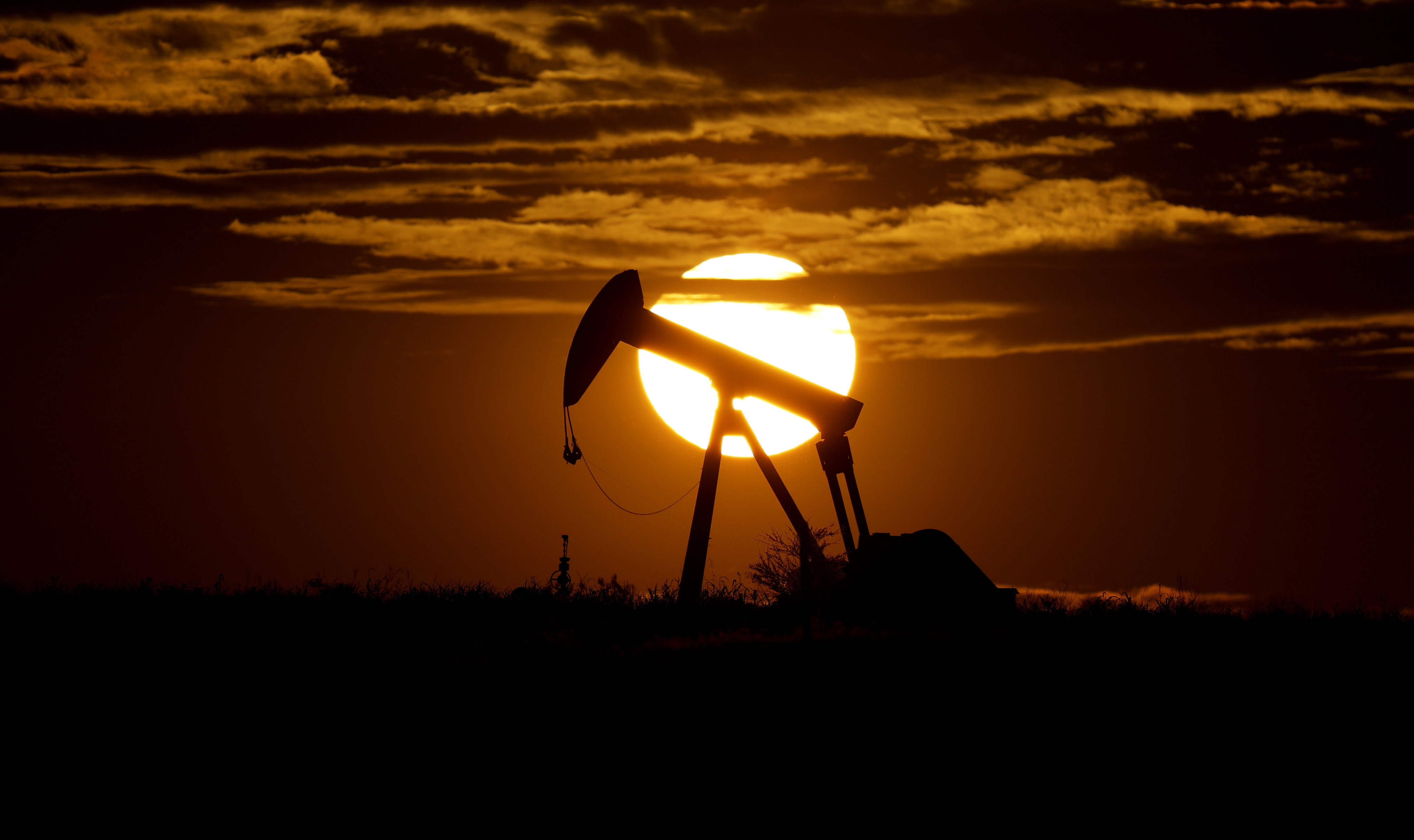 Oil prices hit their highest since 2008 on Monday at about US$123 a barrel. Photo: AP