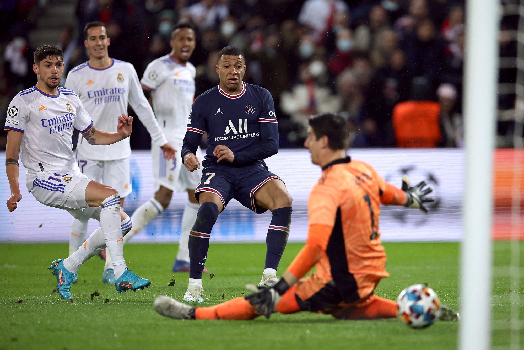 Football News - HOJE TEM CHAMPIONS LEAGUE! O PSG está sem