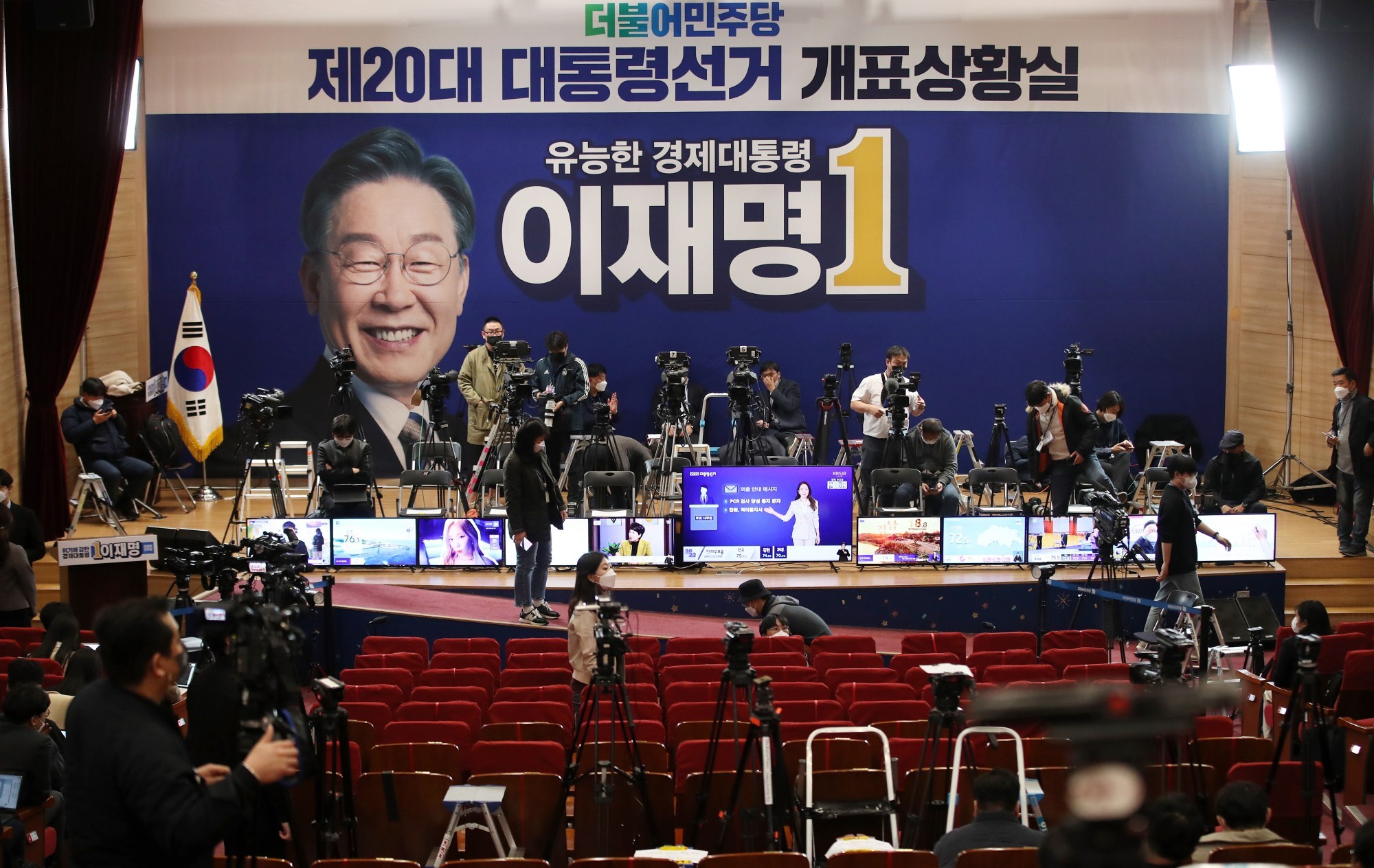 South Korean presidential poll closes with choice of young, swing ...