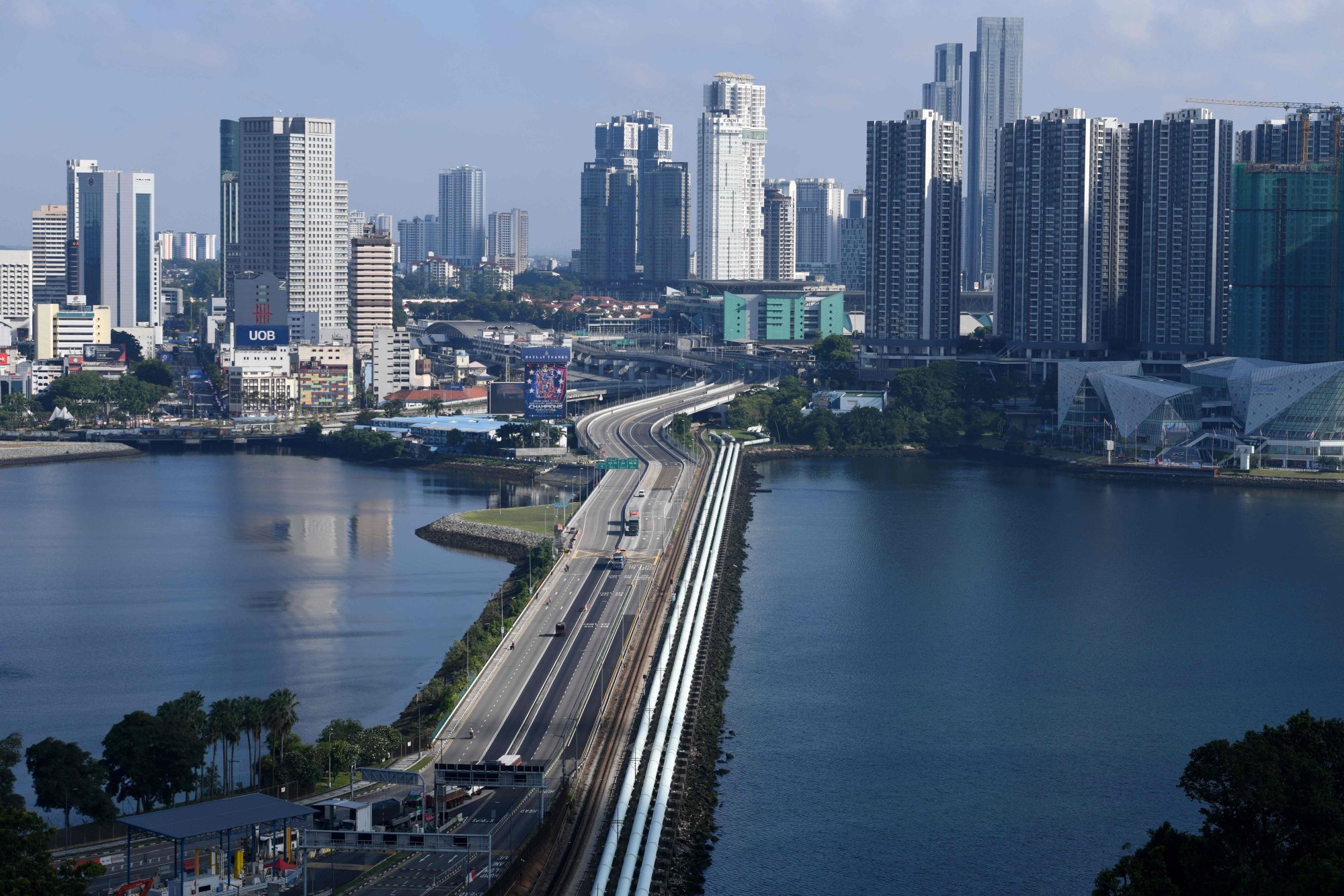 A view of low traffic volume across the causeway linking Malaysia’s southern state of Johor (top) and Singapore (bottom) is seen from Singapore on April 1, 2020. Photo: AFP