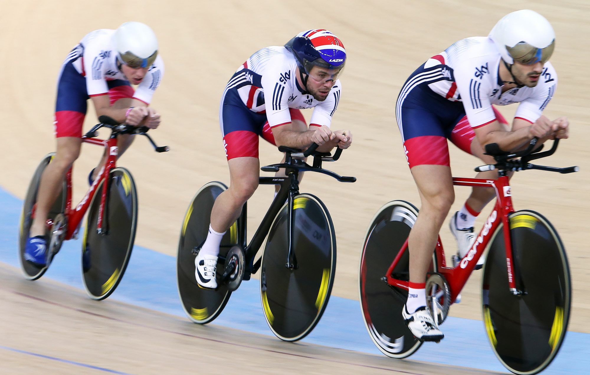 Tour de France rider Mark Cavendish says he pees while on his bike to keep  warm