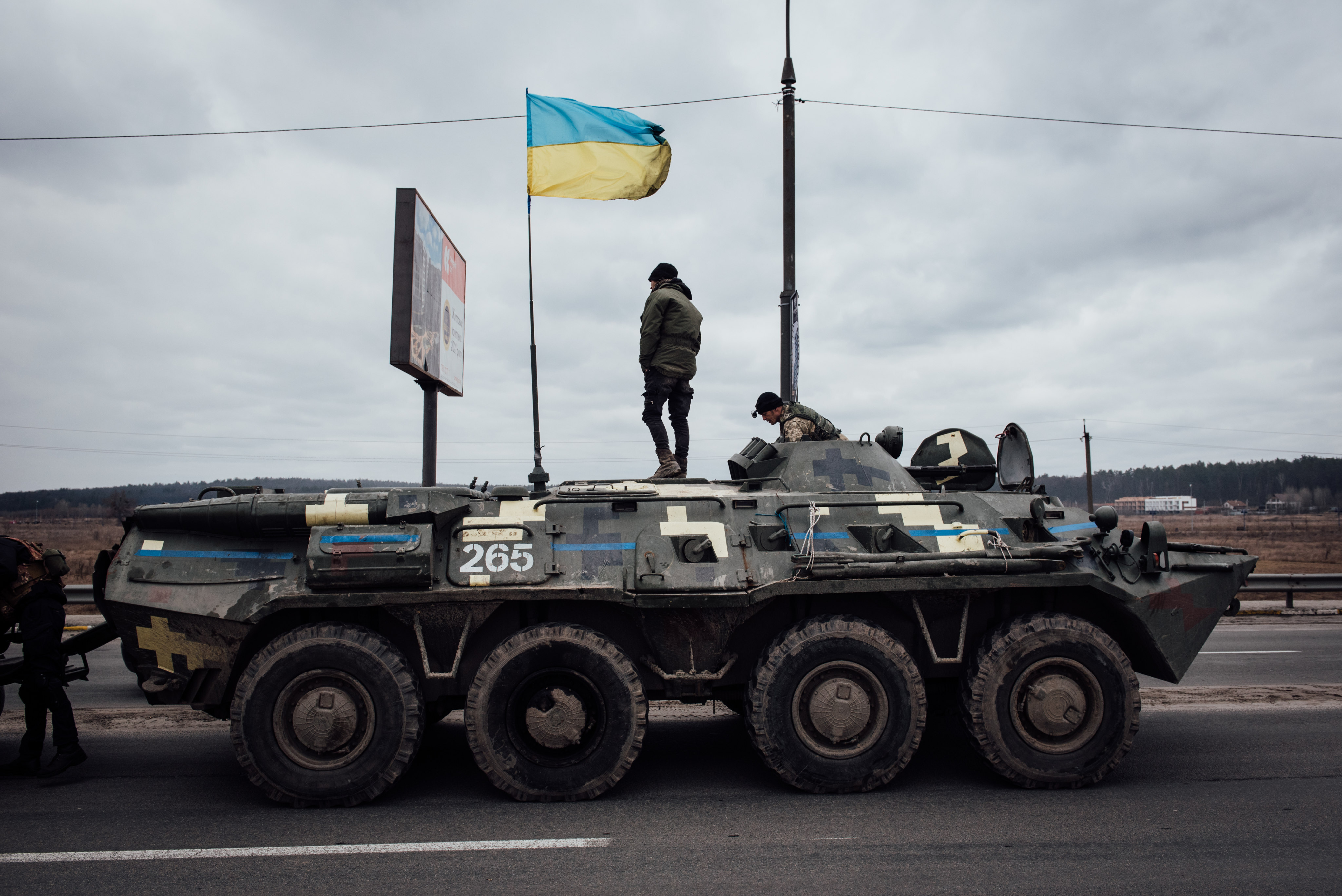 Ukrainian soldiers on their armoured vehicle at the entrance to the city of Irpin. The Ukrainian word for a type of bread is being used to identify Russian soldiers and saboteurs; Russian speakers articulate the word differently. Photo: Adrien Vautier / Le Pictorium Agency via Zuma / DPA