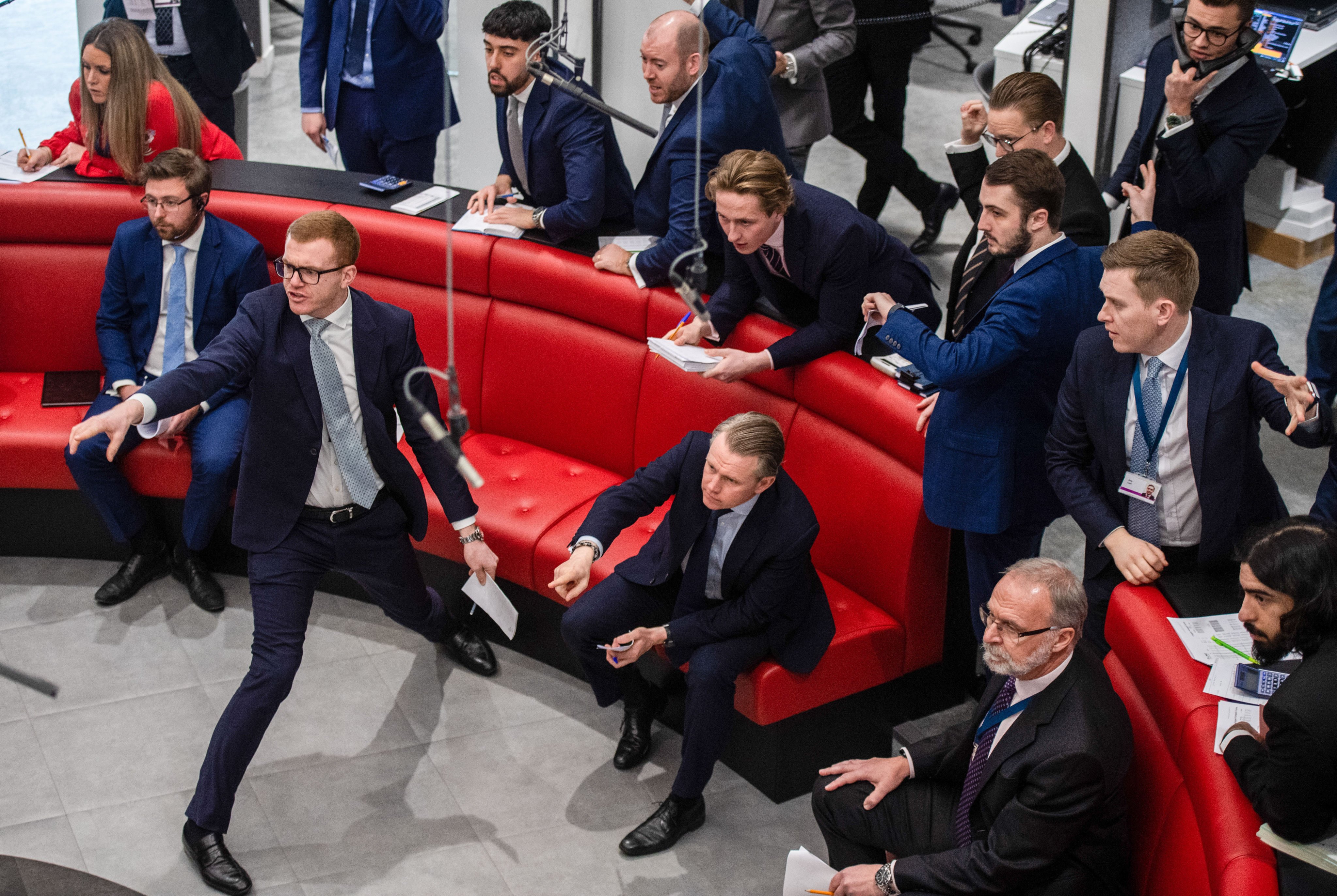 Traders, brokers and clerks on the trading floor of the open outcry pit at the London Metal Exchange  (LME) on Monday, Feb. 28, 2022. Photo: Bloomberg