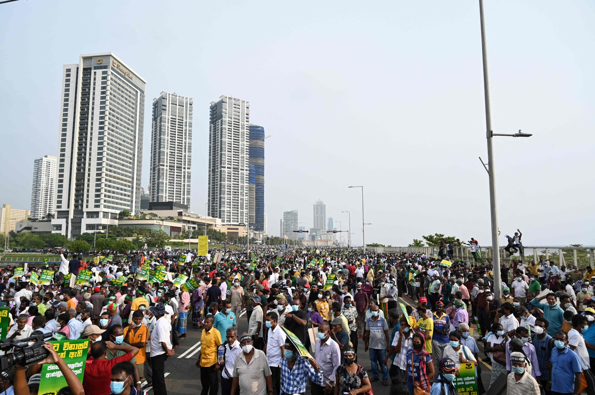 Sri Lanka angry crowd tries to storm president’s office over economic ...