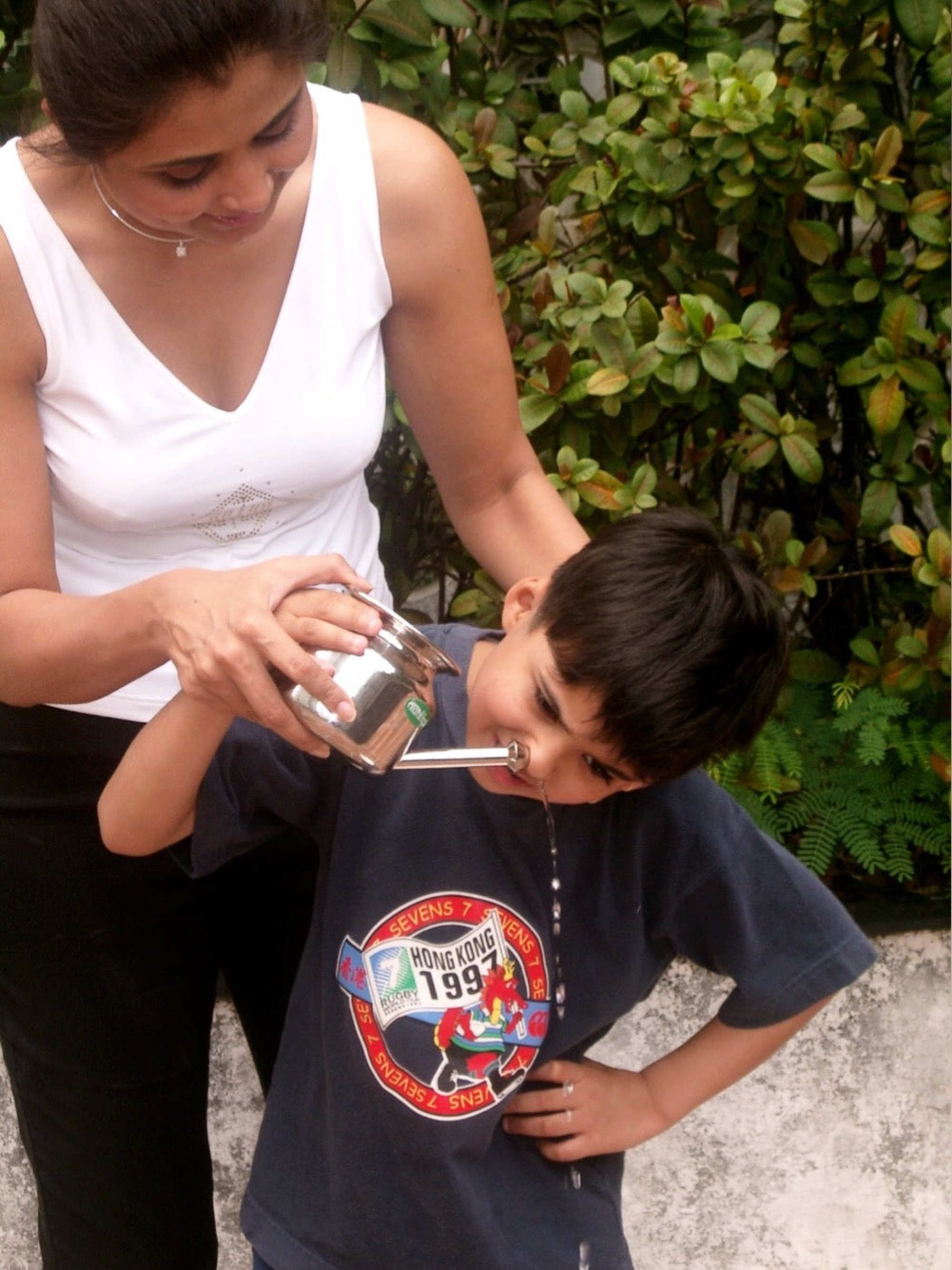 Neti pot basics: how Ayurvedic nasal rinse relieves allergies, asthma ...