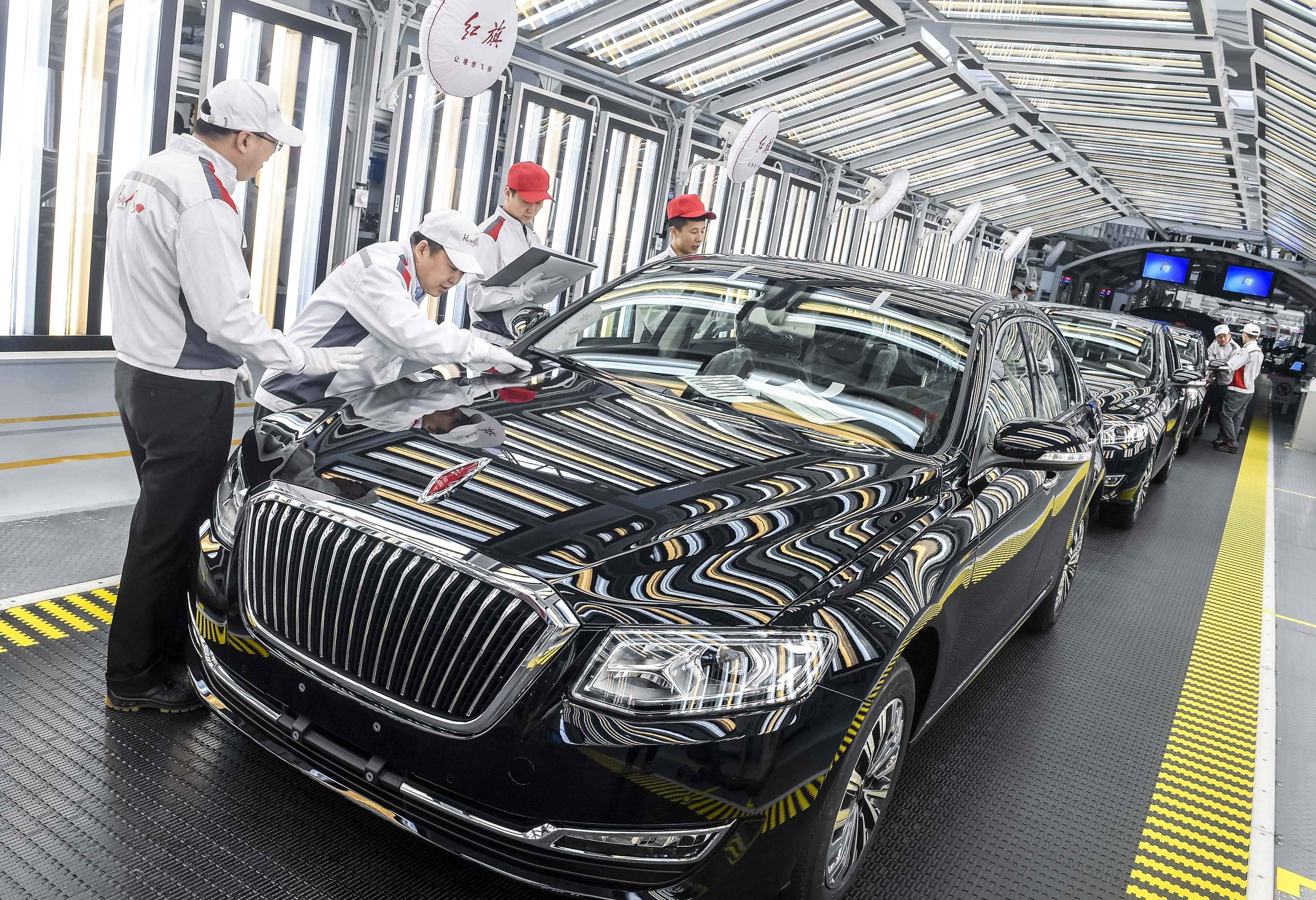 FAW’s Red Flag limousines are inspected at its assembly line in Changchun, in this file photo from April 2019. Photo: Xinhua