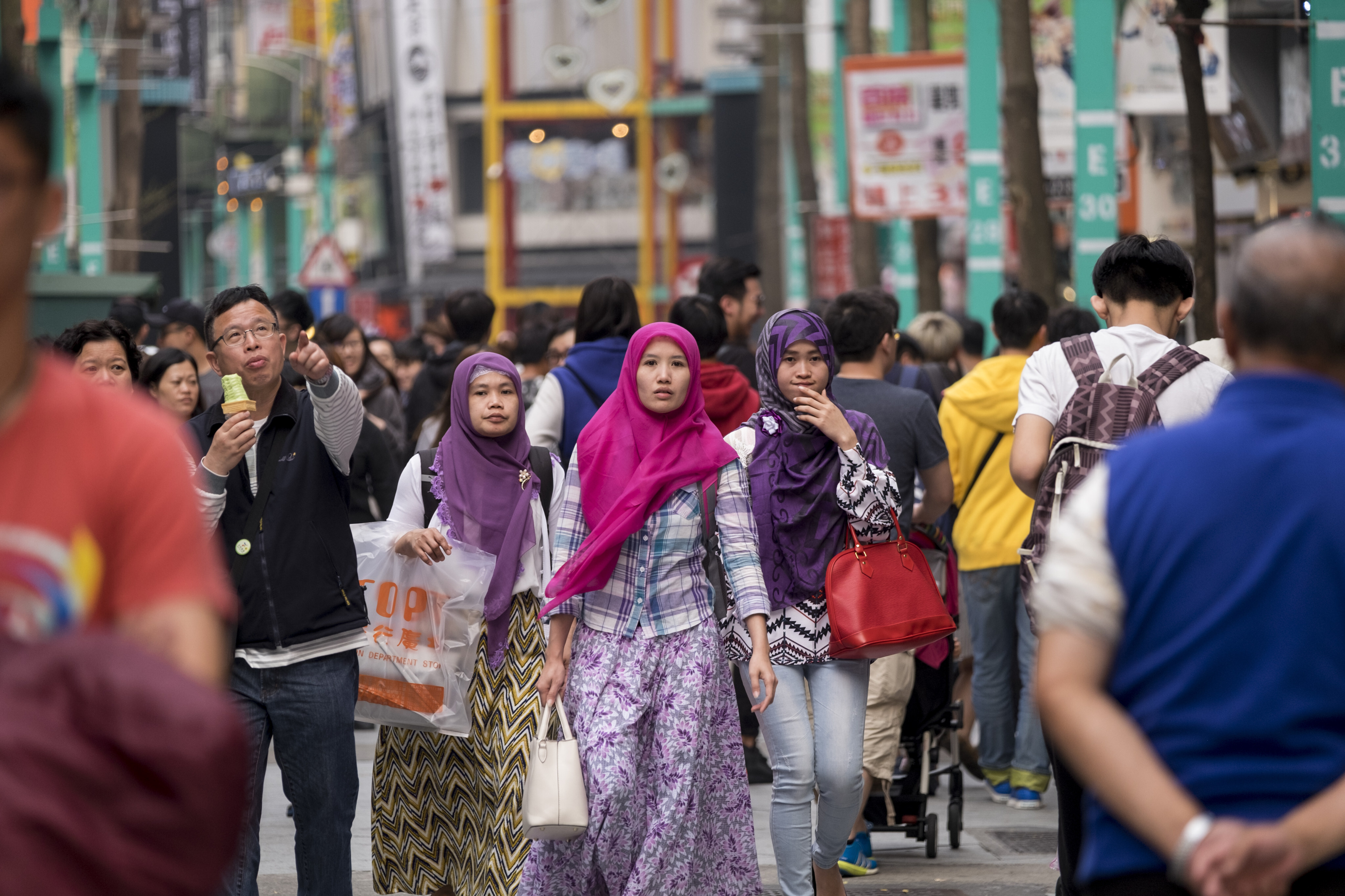 Indonesian women stroll around Taipei in 2016. Photo: Getty Images