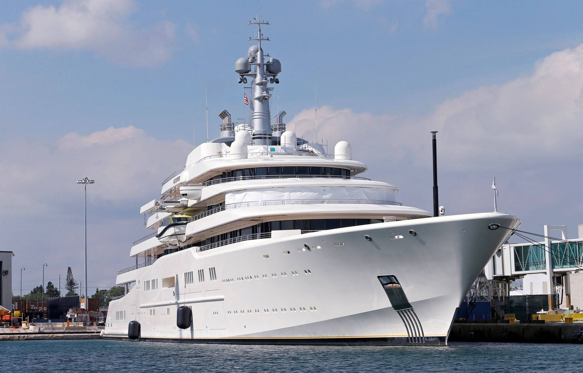 abramovic oligarch yacht