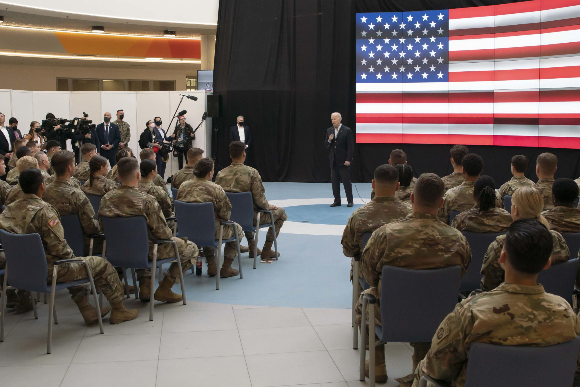 US President Joe Biden addresses US paratroopers deployed with allies near the Ukraine border. Photo: dpa