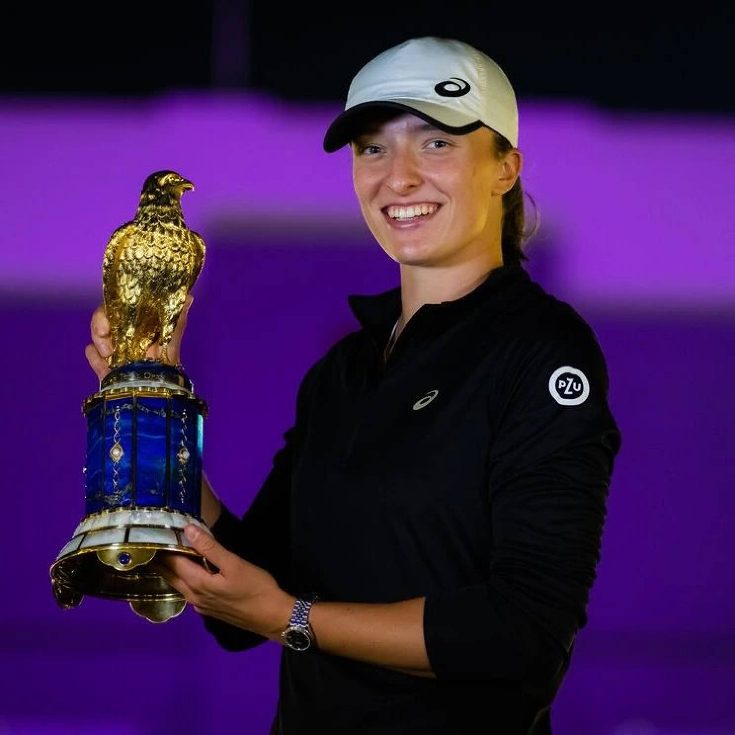 Iga Świątek is set to replace Ash Barty, but what else do we know about