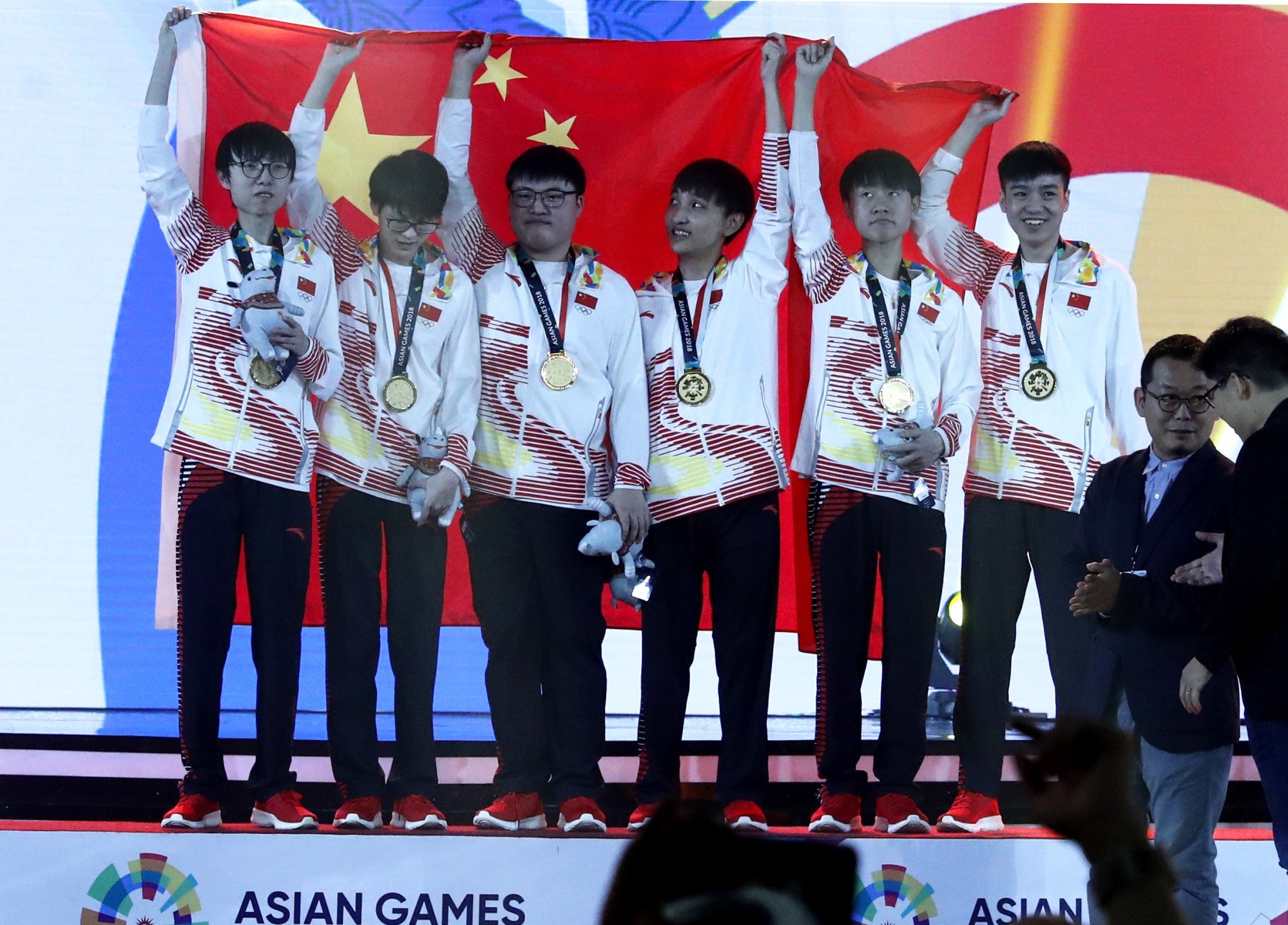 The condition: all 15 players from South Korea's national team, including  Faker, must win a gold medal 🥇 at the Asian Games. Reports of…