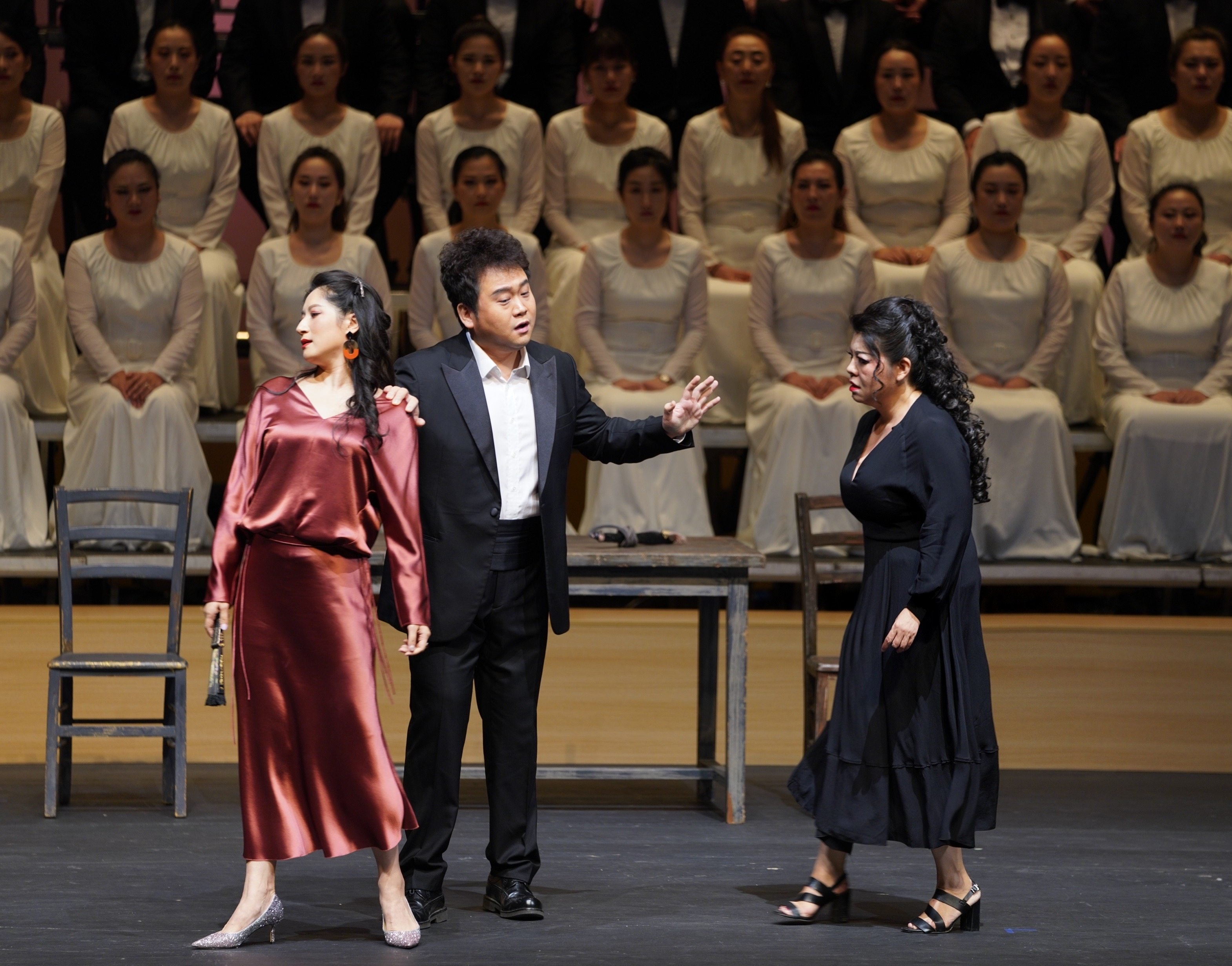 Shanghai Opera House cast members (from left) Dong Fang, Xue Haoyin and He Hui and choir in a scene from Mascagni’s opera Cavalleria Rusticana, streamed by Hong Kong Arts Festival. Photo; Cao Jiamial/Chen Yulin