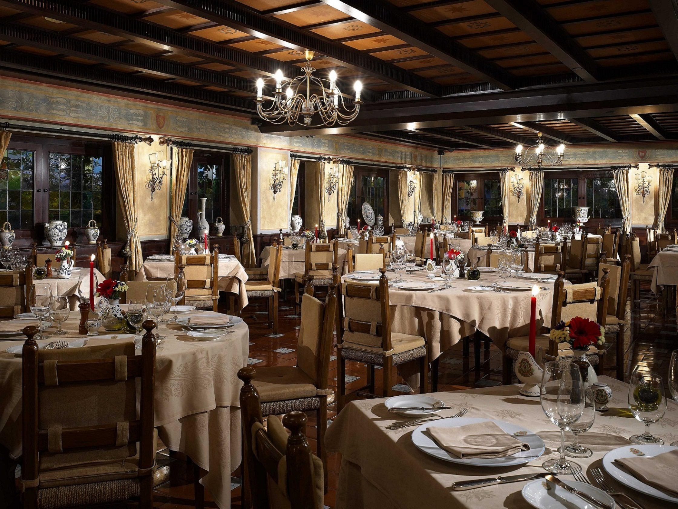 Sabatini Ristorante Italiano’s interiors exude an old-world charm. Photo: Royal Garden Hong Kong 