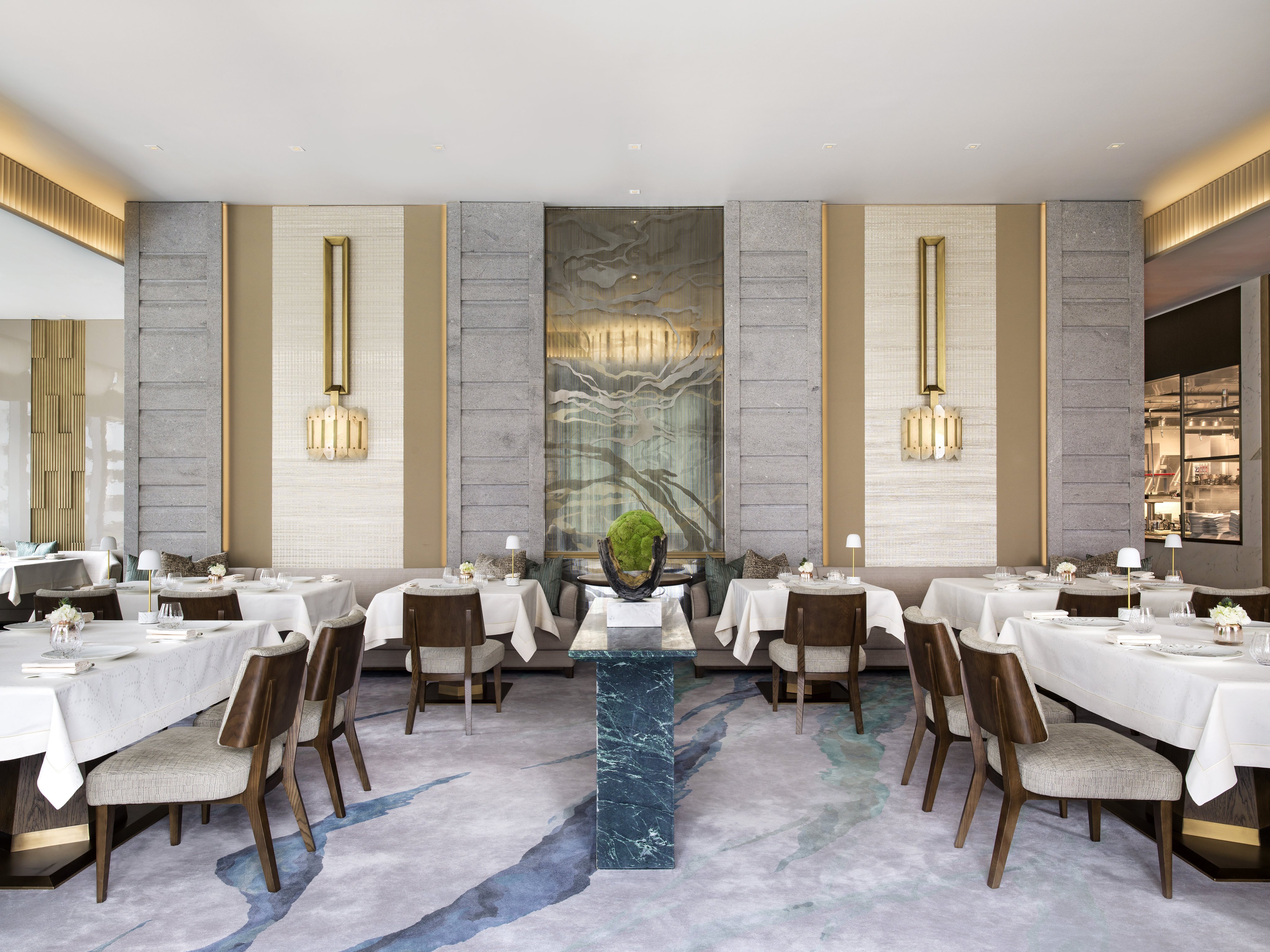 The dining room at L’Envol. Photo: St Regis Hong Kong 