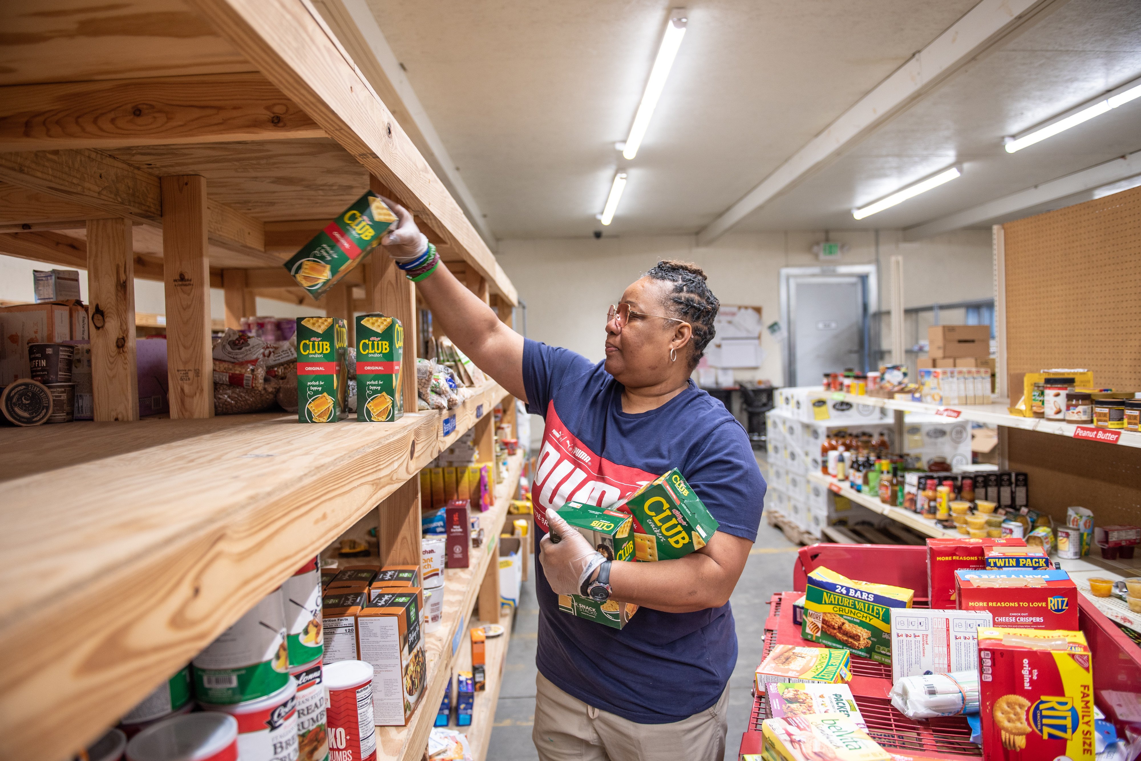 A worker organises food at the West Alabama Food Bank in Northport, Alabama, on March 28. Inflation is driving up operating costs for food banks and pantries across the US and forcing them to ration their aid, but there are fears the Federal Reserve’s attempts to rein in inflation could lead to a recession. Photo: Bloomberg