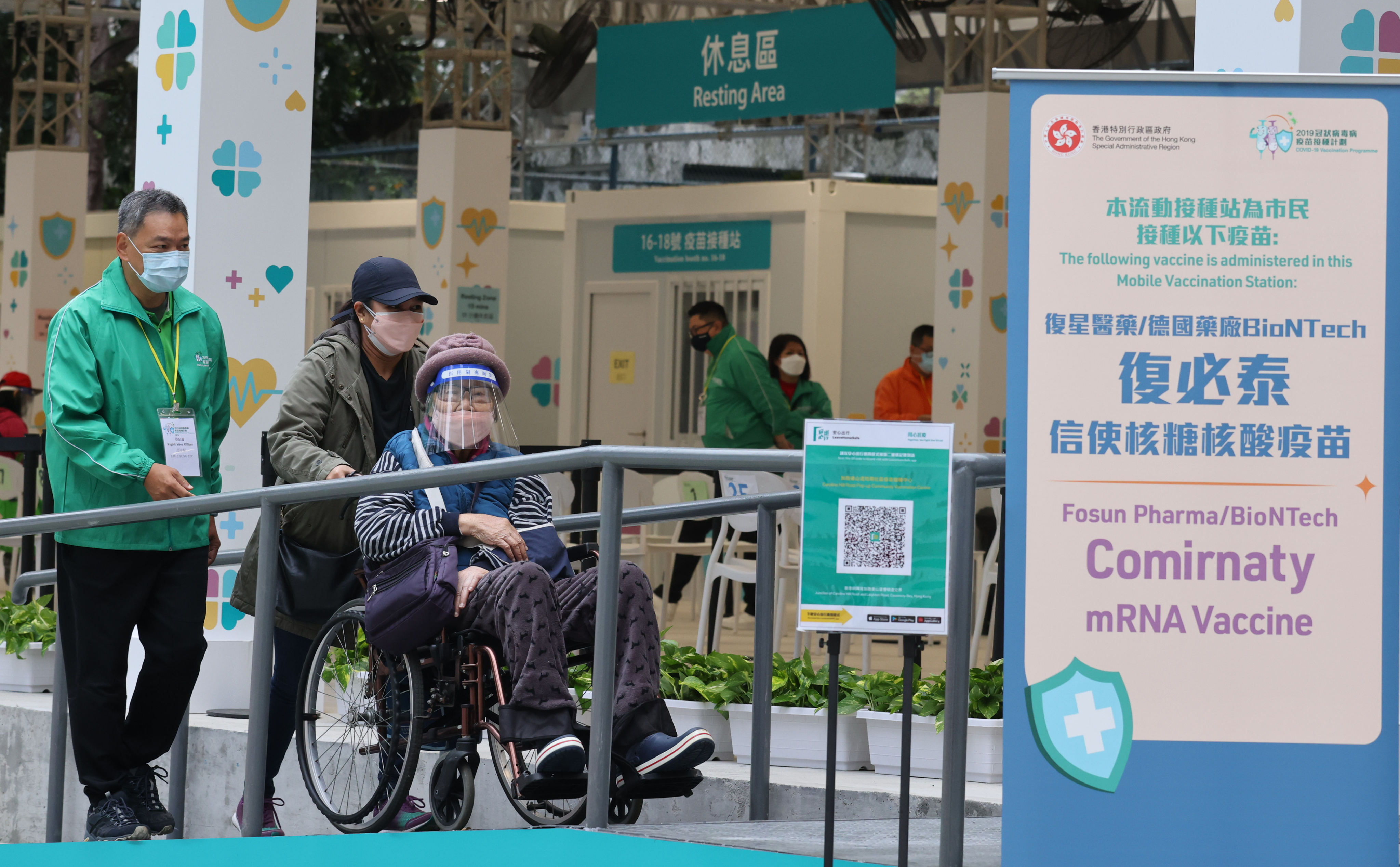 As of Friday, only 52 per cent of those aged 60 or above in Hong Kong had received two doses of the BioNTech vaccine or three doses of the Sinovac one. Photo: Nora Tam