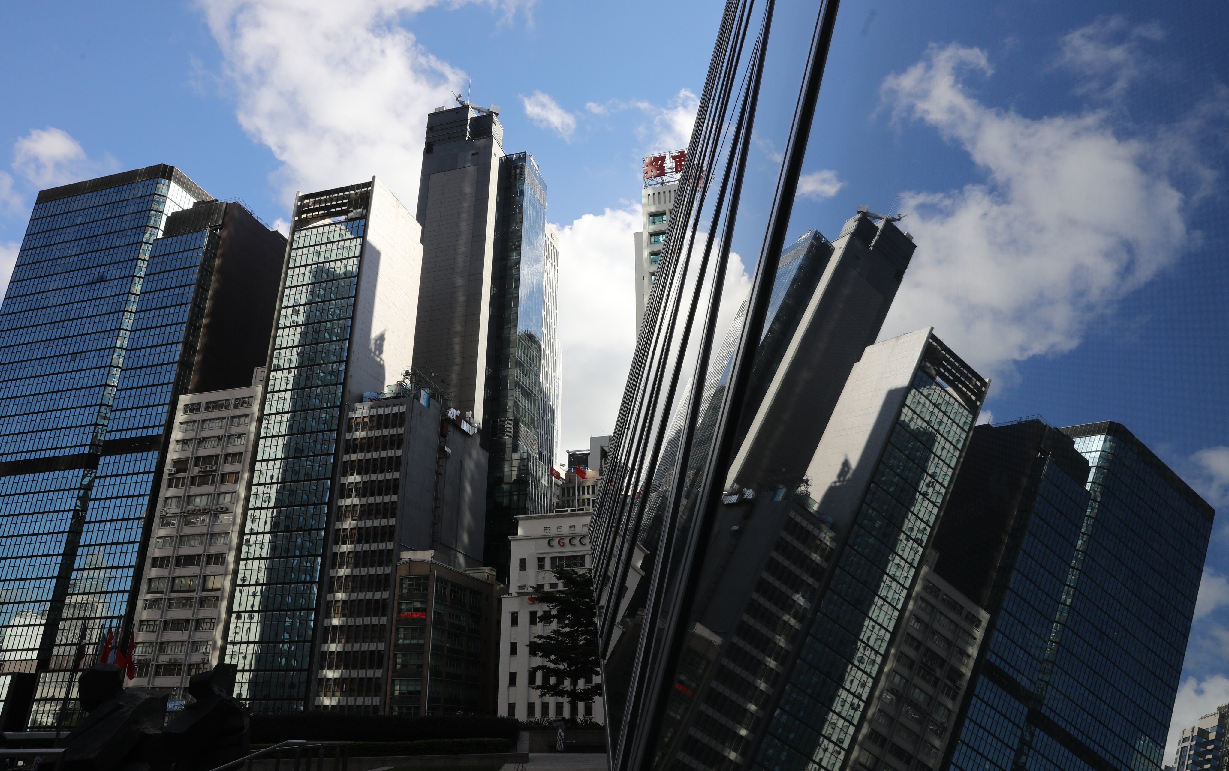 A reflection of commercial buildings in Central, Hong Kong. Photo: Dickson Lee
