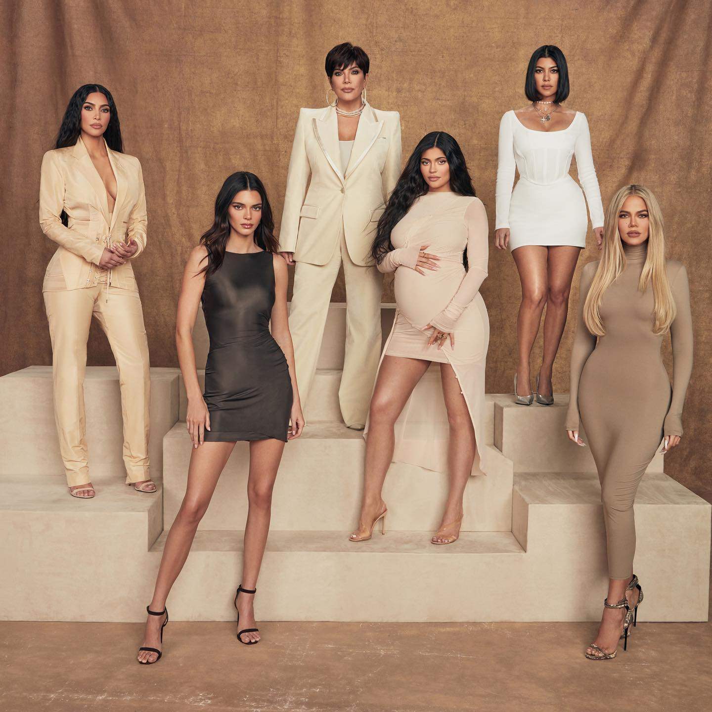 Kylie Jenner, Kourtney Kardashian and Kloe Kardashian Rock Waist