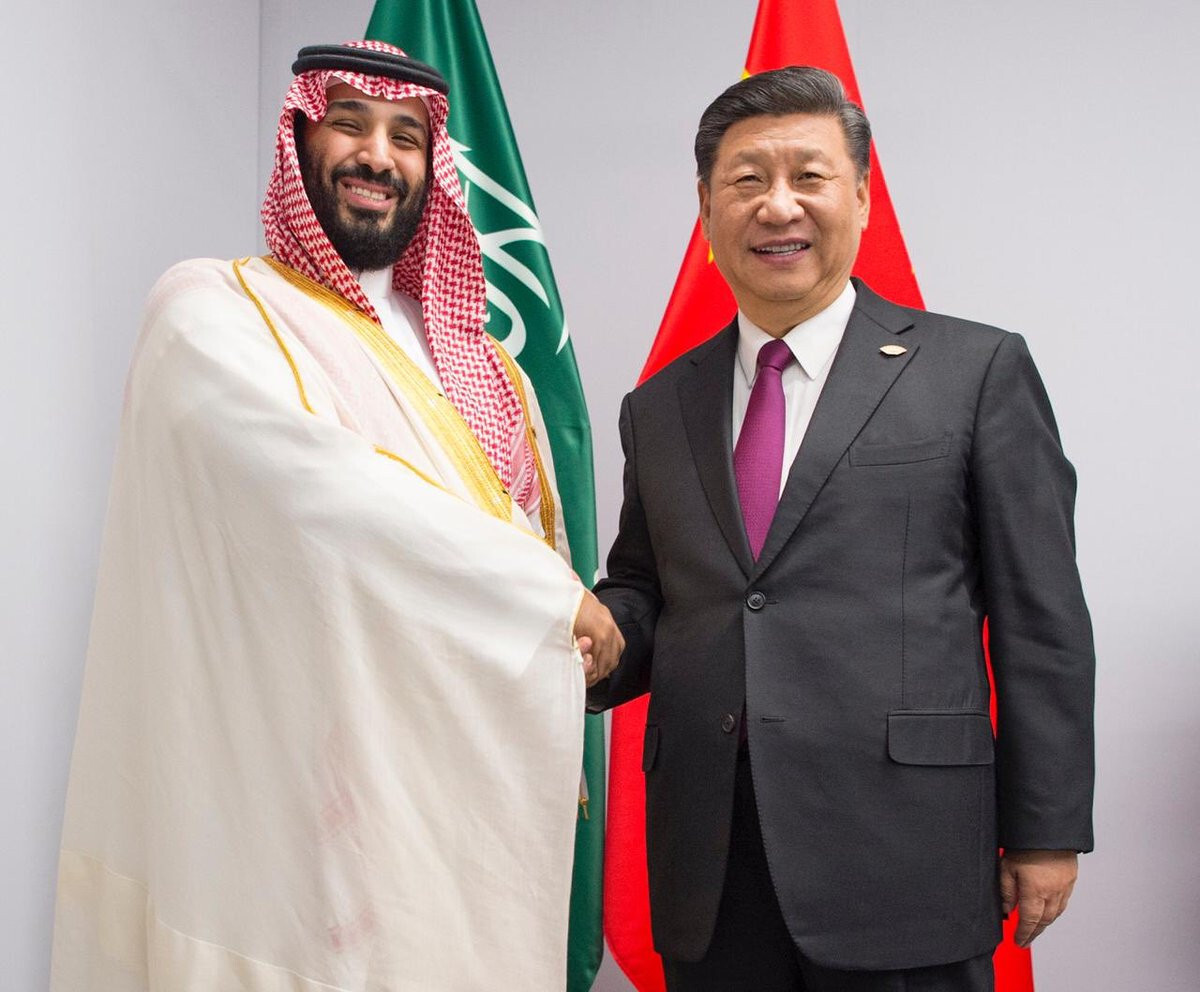 Saudi Arabia’s Crown Prince Mohammed bin Salman (left) and Chinese President Xi Jinping spoke over the phone on Friday to discuss energy ties. Photo: Handout